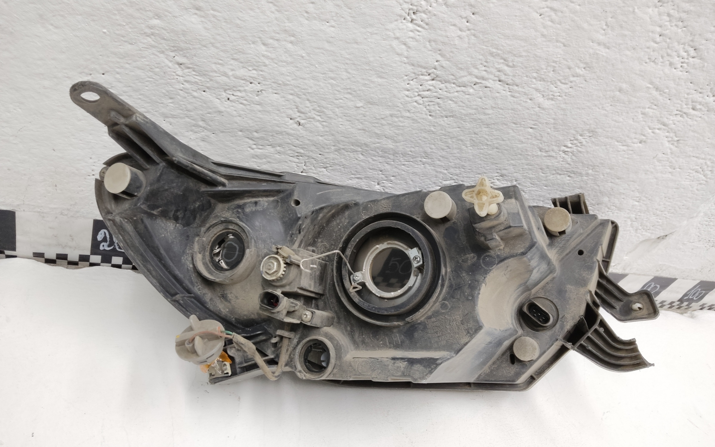 Фара передняя левая Lada Granta 1 Restail галоген с корректором