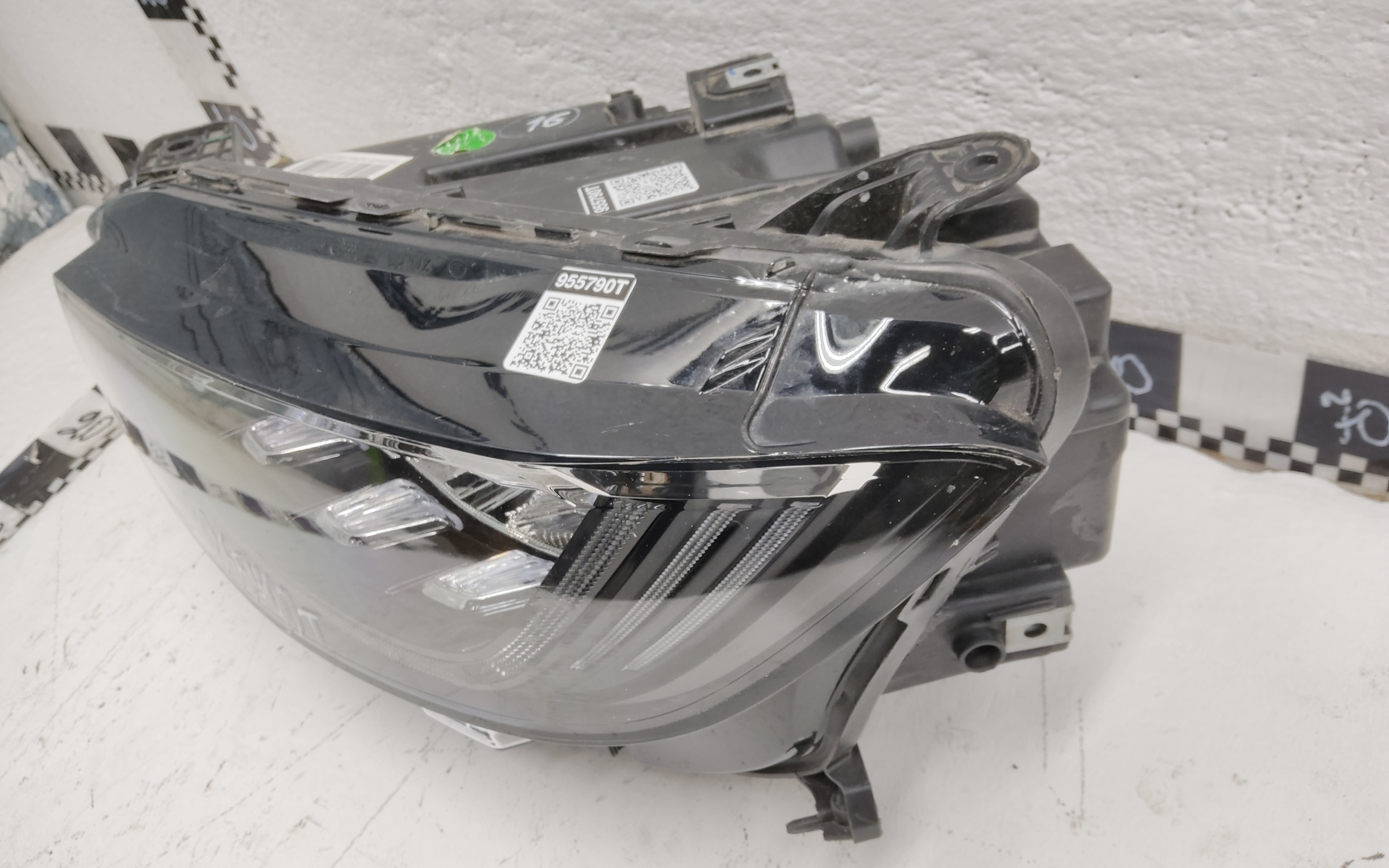 Фара передняя левая Belgee X70 LED 13 контактов