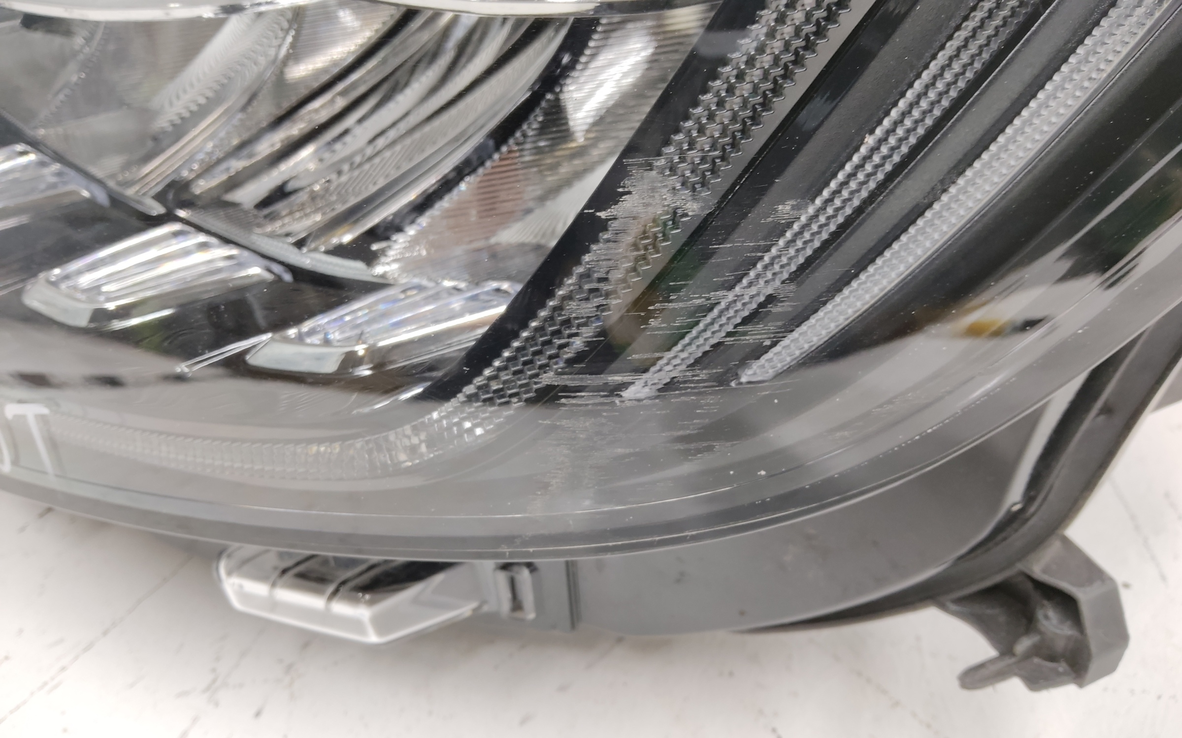 Фара передняя левая Belgee X70 LED 13 контактов