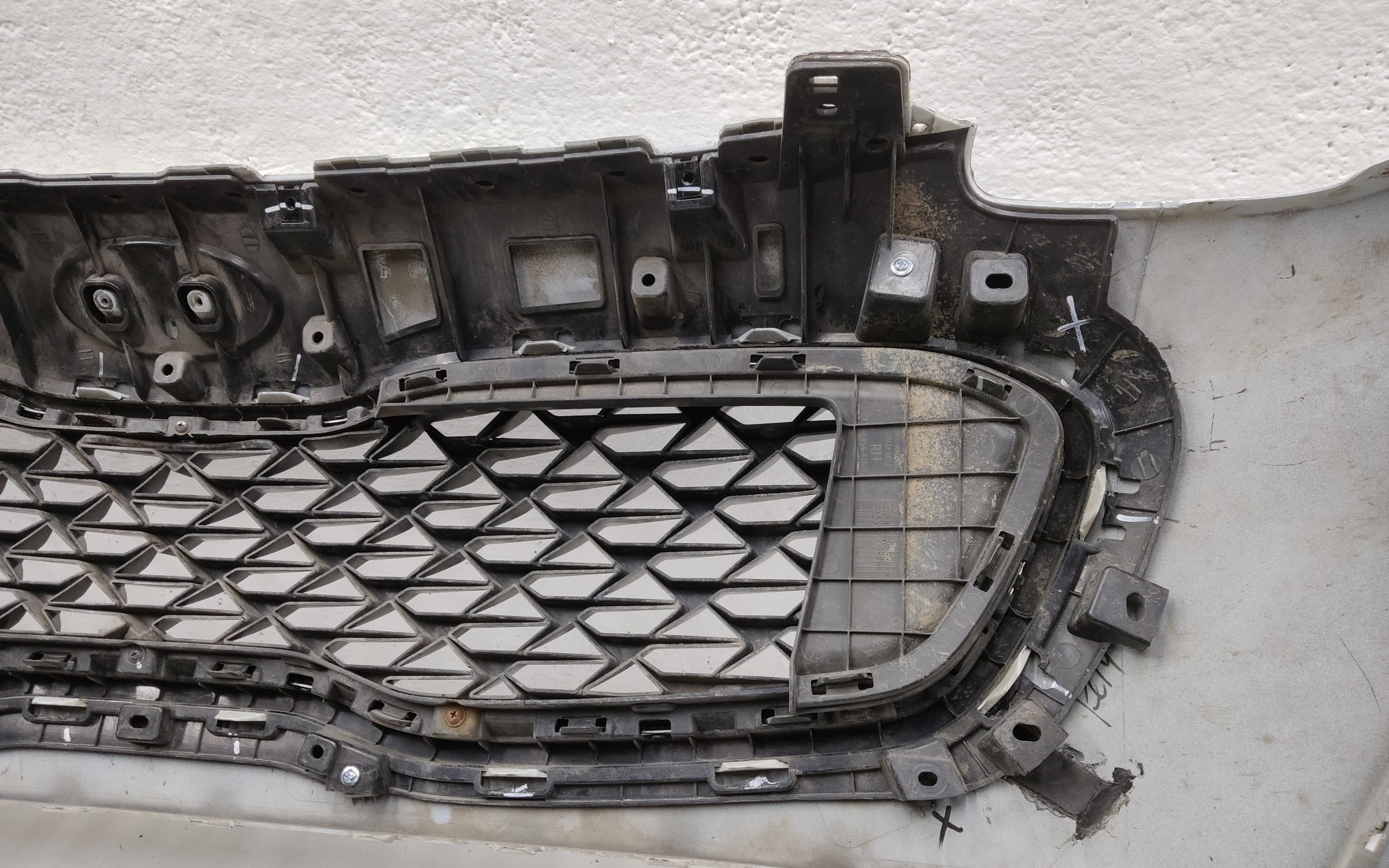 Бампер передний Kia Sportage 4 Restail