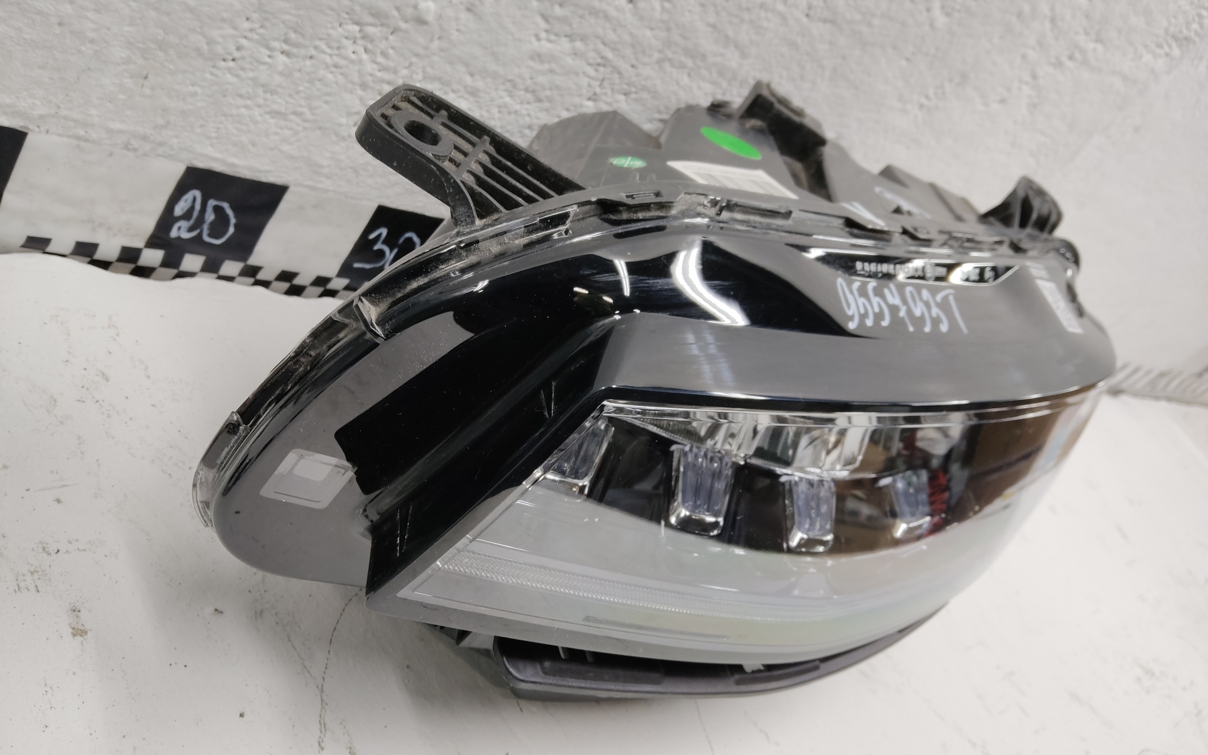 Фара передняя левая Belgee X70 LED 13 контактов