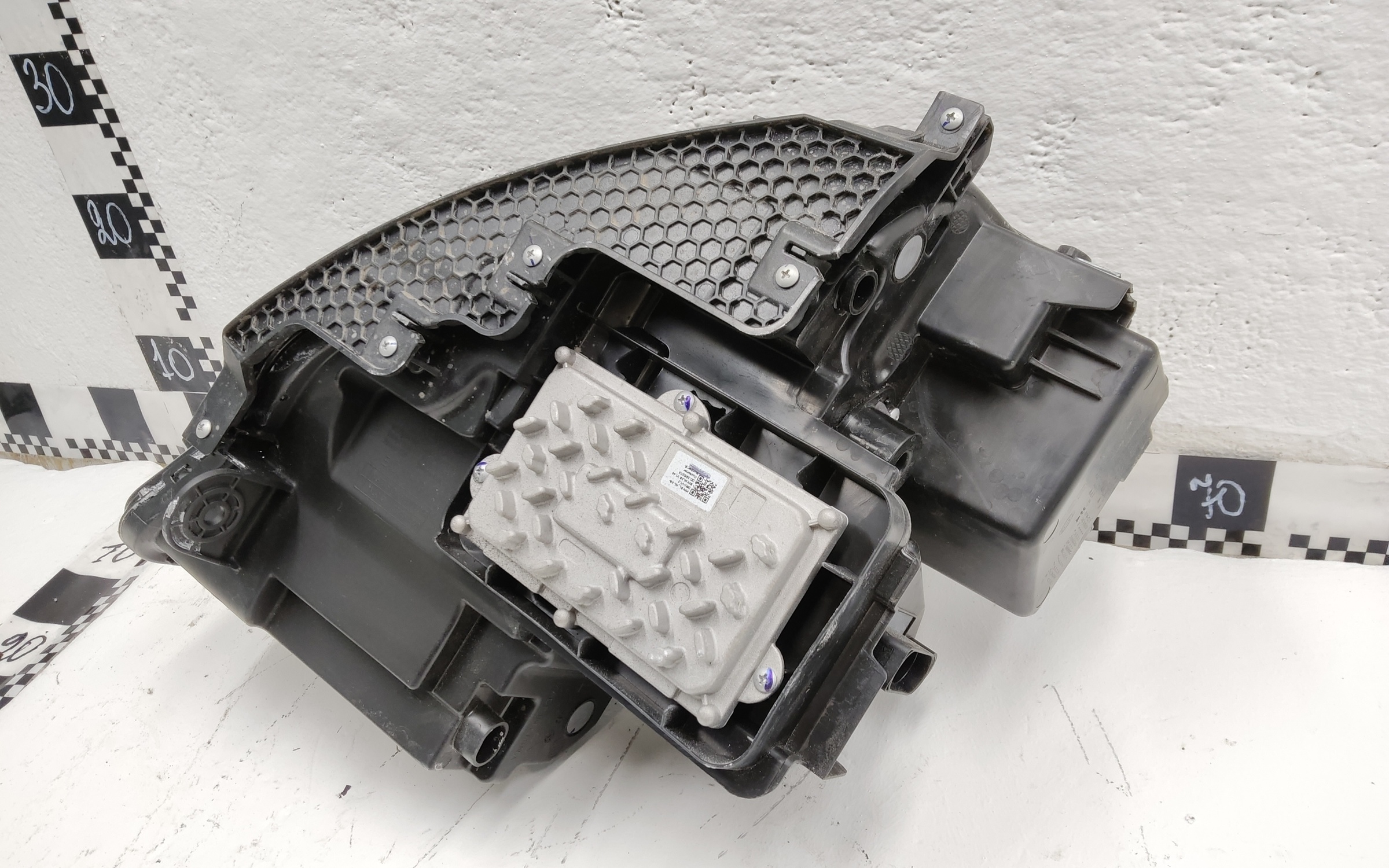 Фара передняя левая Belgee X70 LED 13 контактов