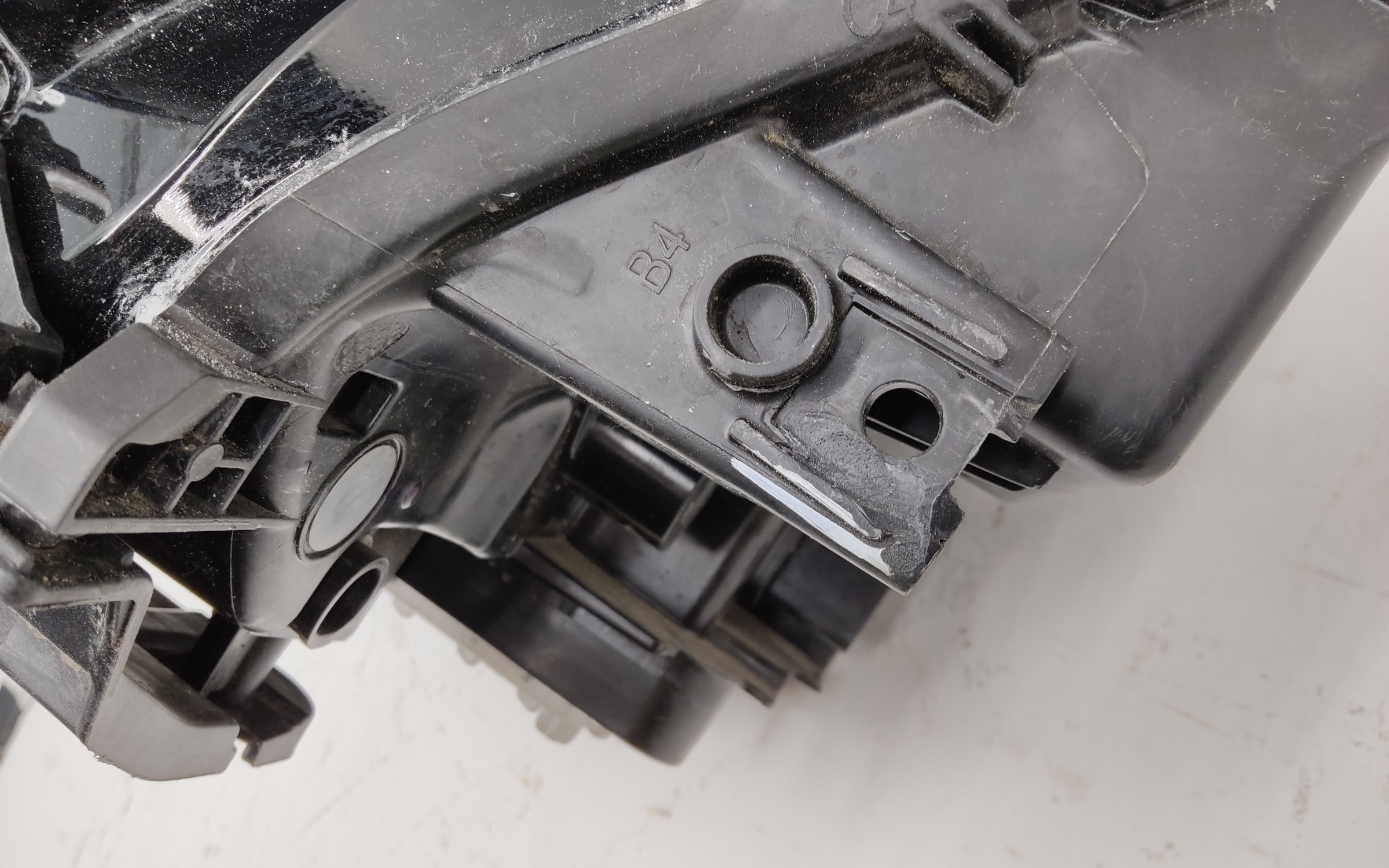 Фара передняя левая Belgee X70 LED 13 контактов