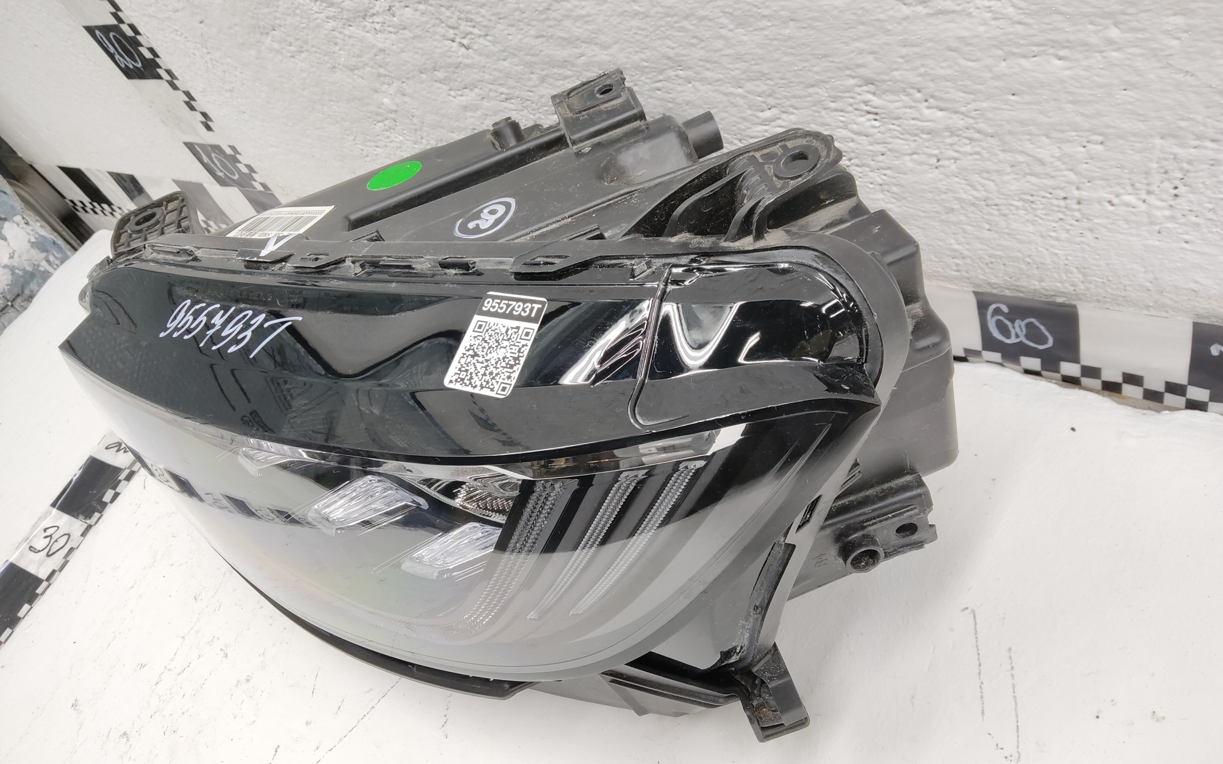 Фара передняя левая Belgee X70 LED 13 контактов