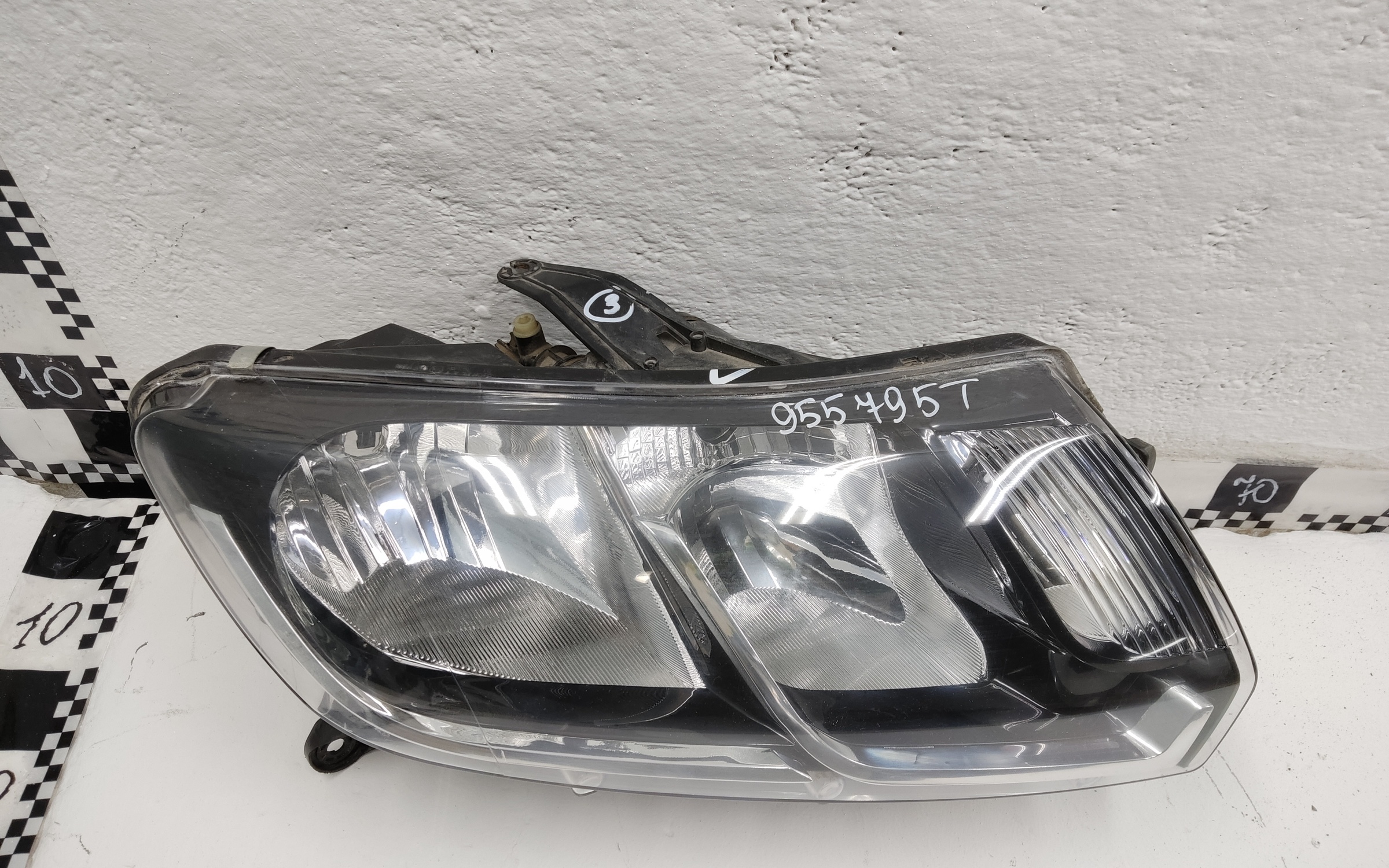 Фара передняя правая Lada Largus 1 Restail " AIX  "