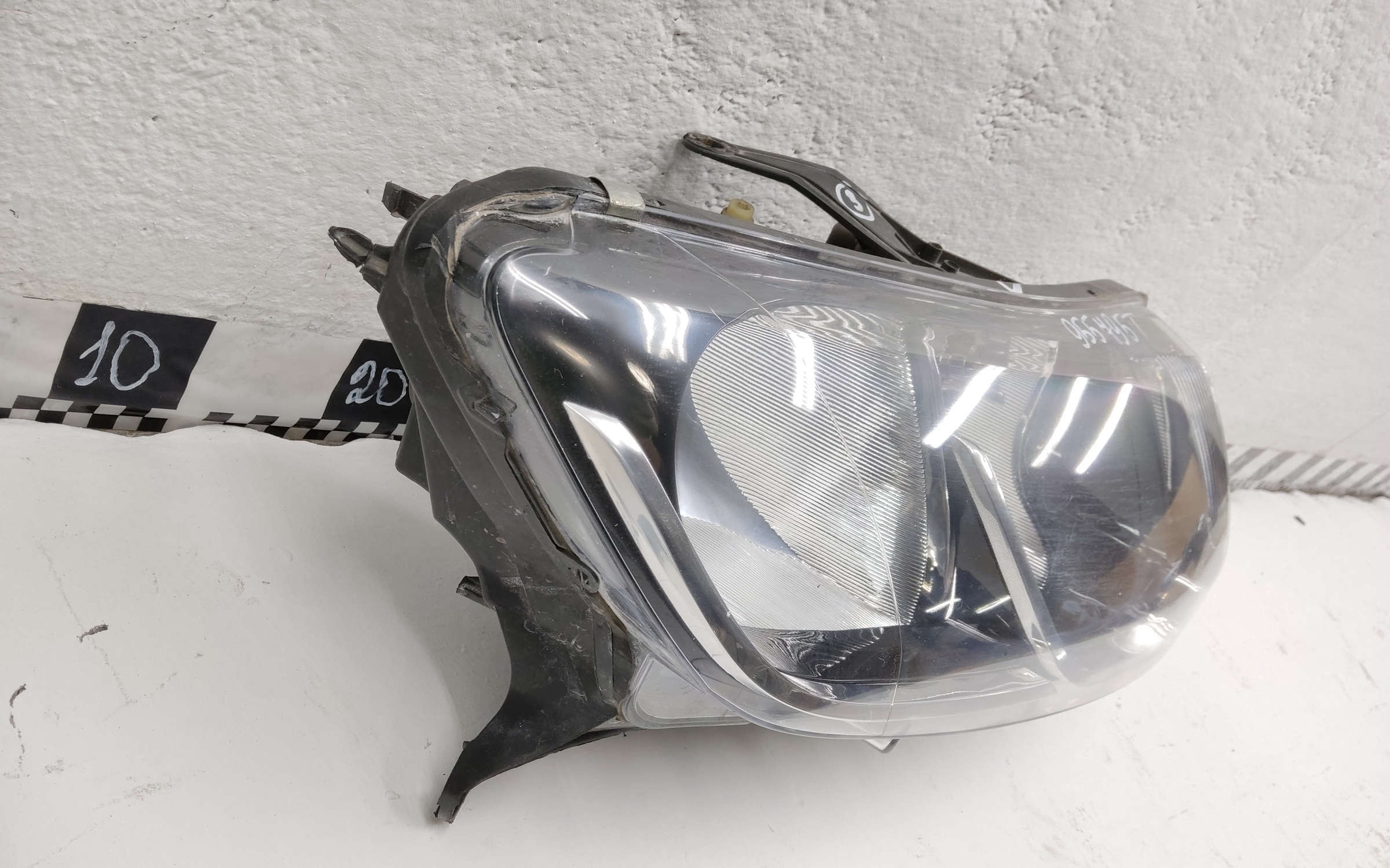 Фара передняя правая Lada Largus 1 Restail " AIX  "