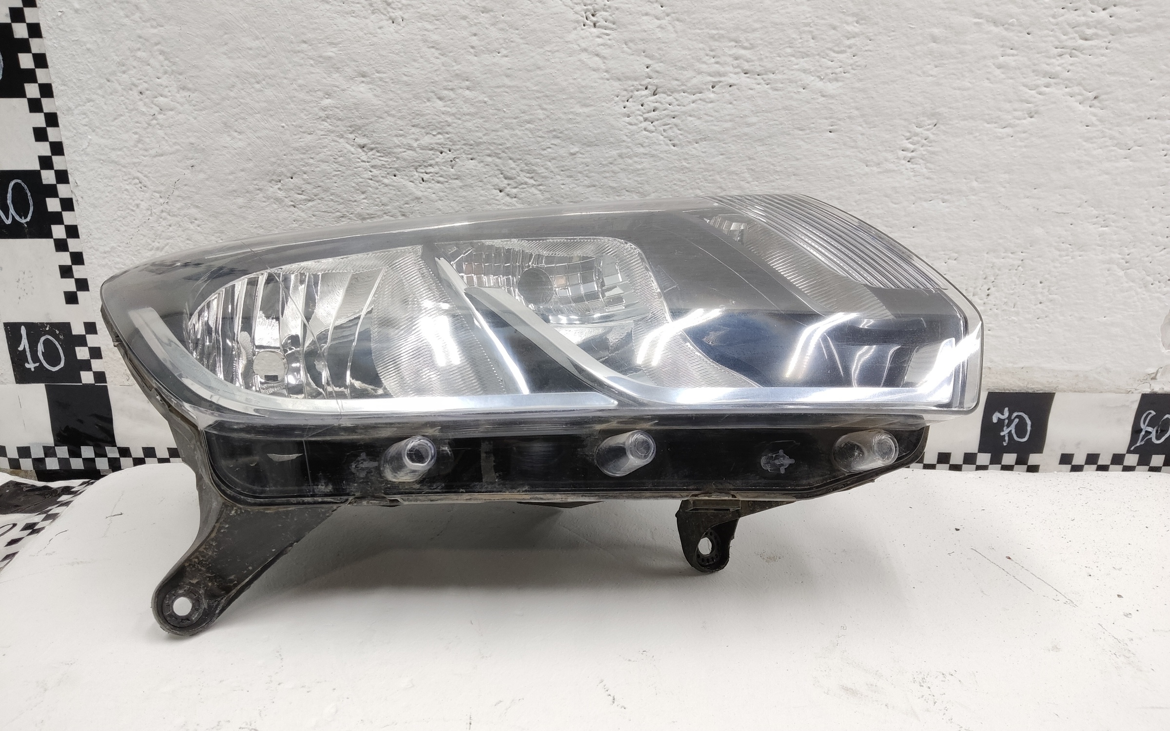 Фара передняя правая Lada Largus 1 Restail " AIX  "