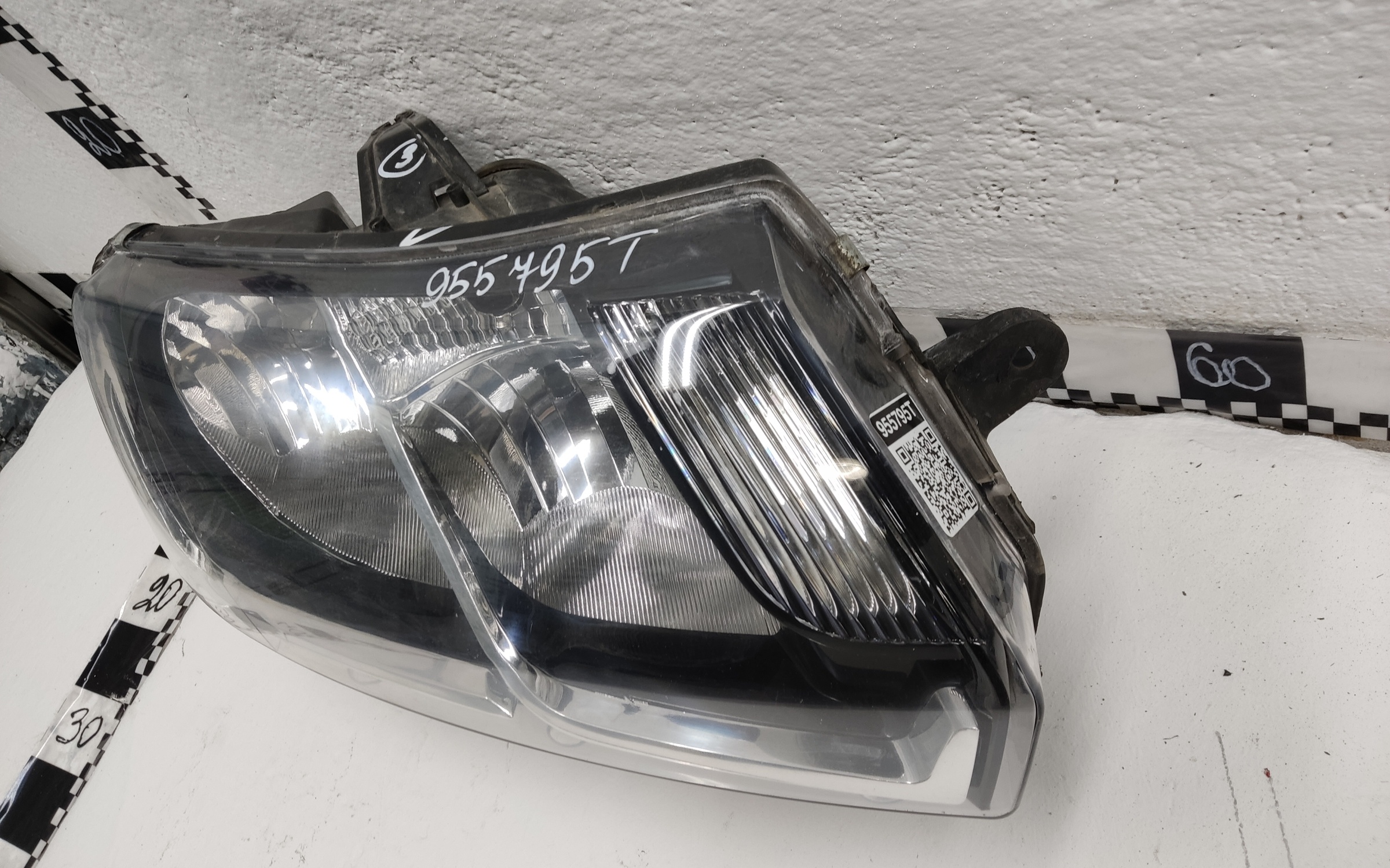 Фара передняя правая Lada Largus 1 Restail " AIX  "