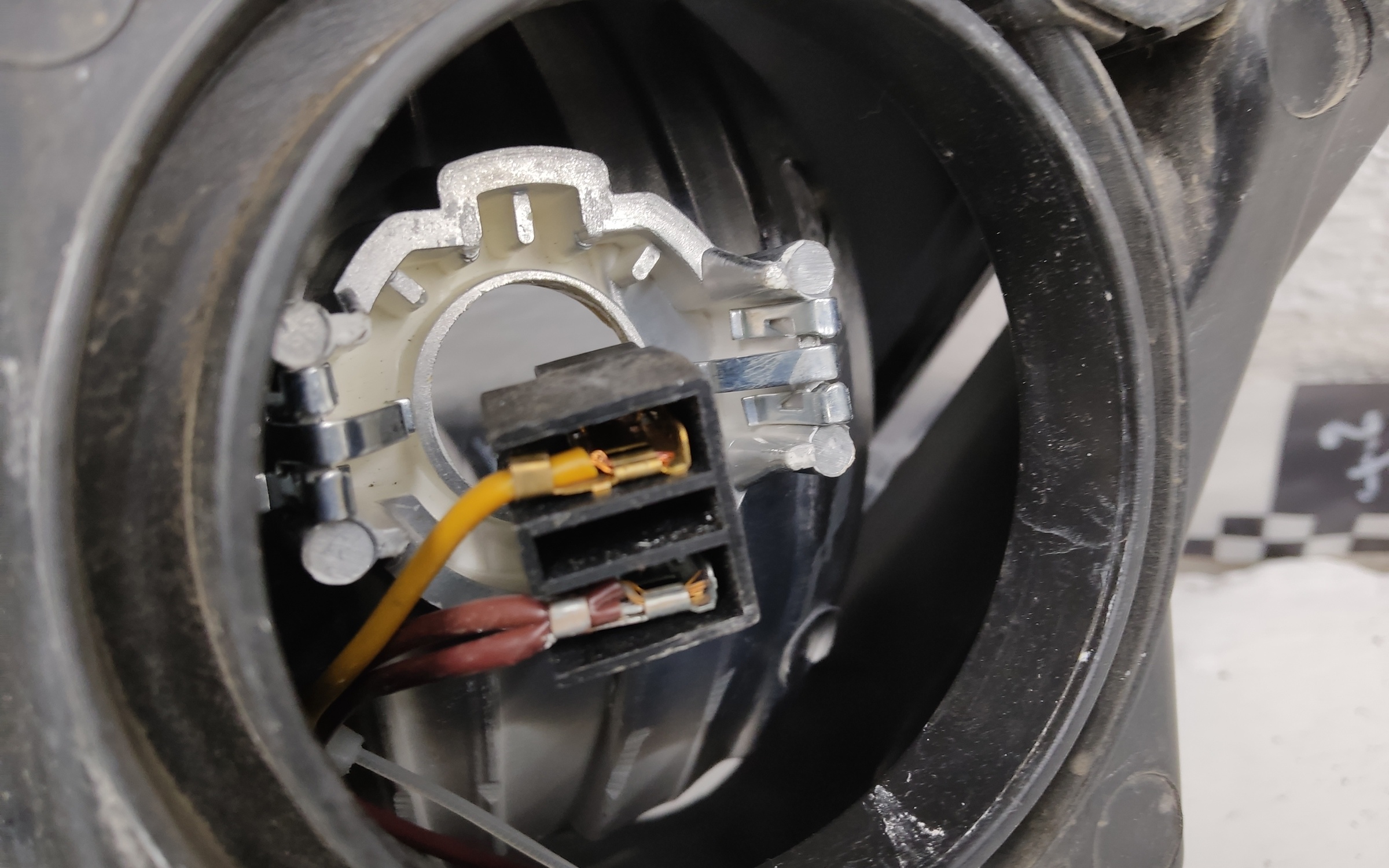 Фара передняя правая Lada Largus 1 Restail " AIX  "