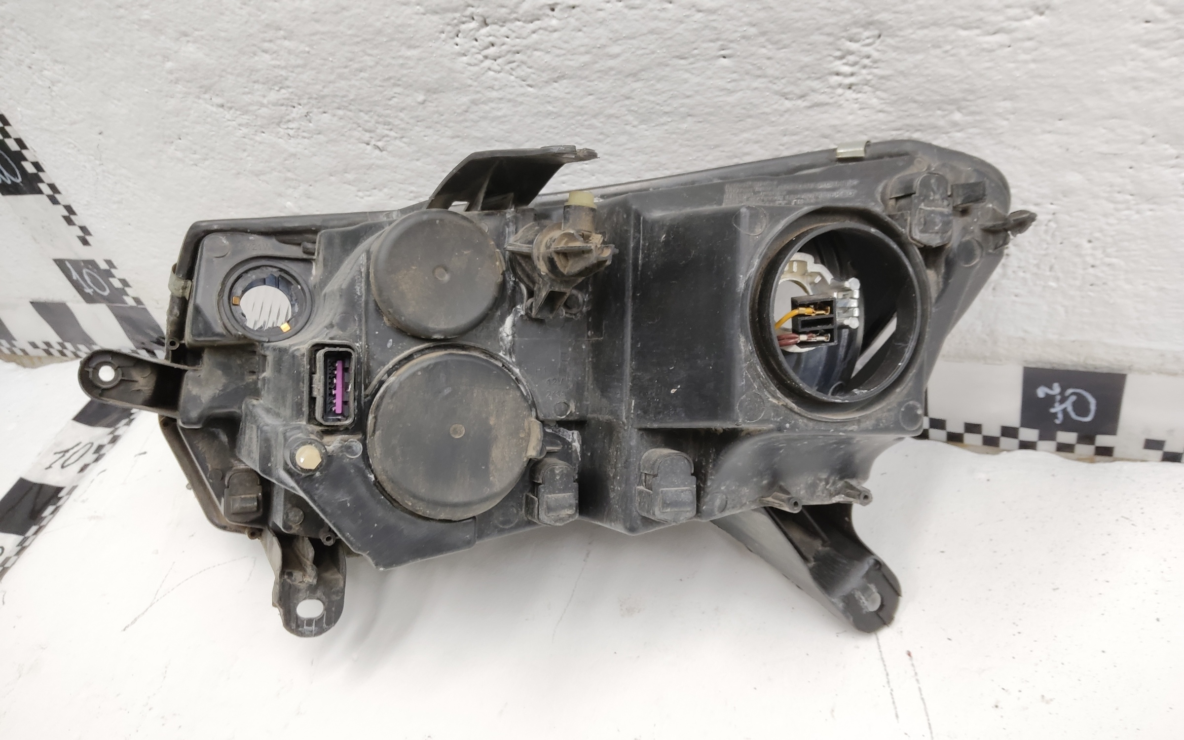 Фара передняя правая Lada Largus 1 Restail " AIX  "