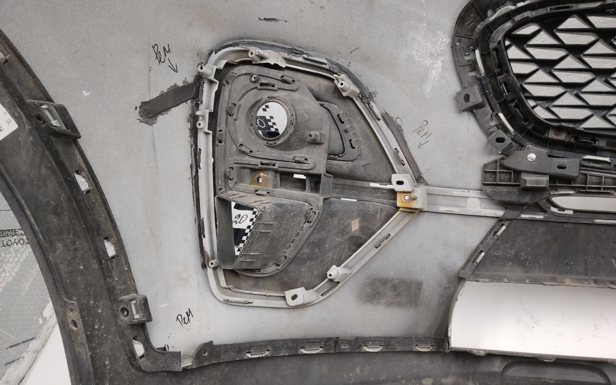 Бампер передний Kia Sportage 4 Restail