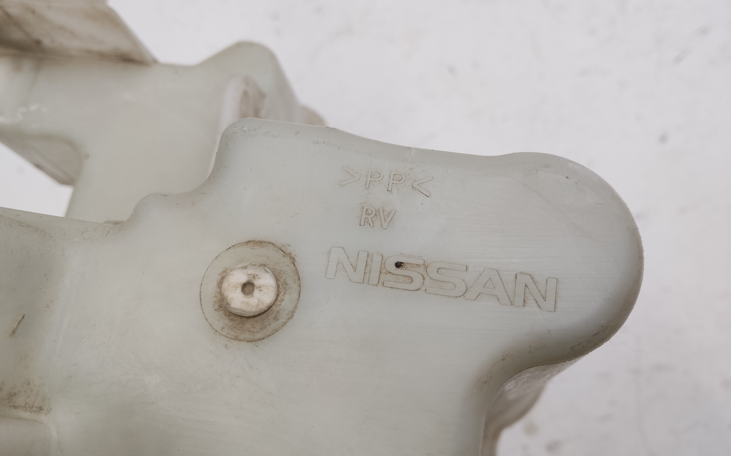 Бачок омывателя Nissan X-Trail T31