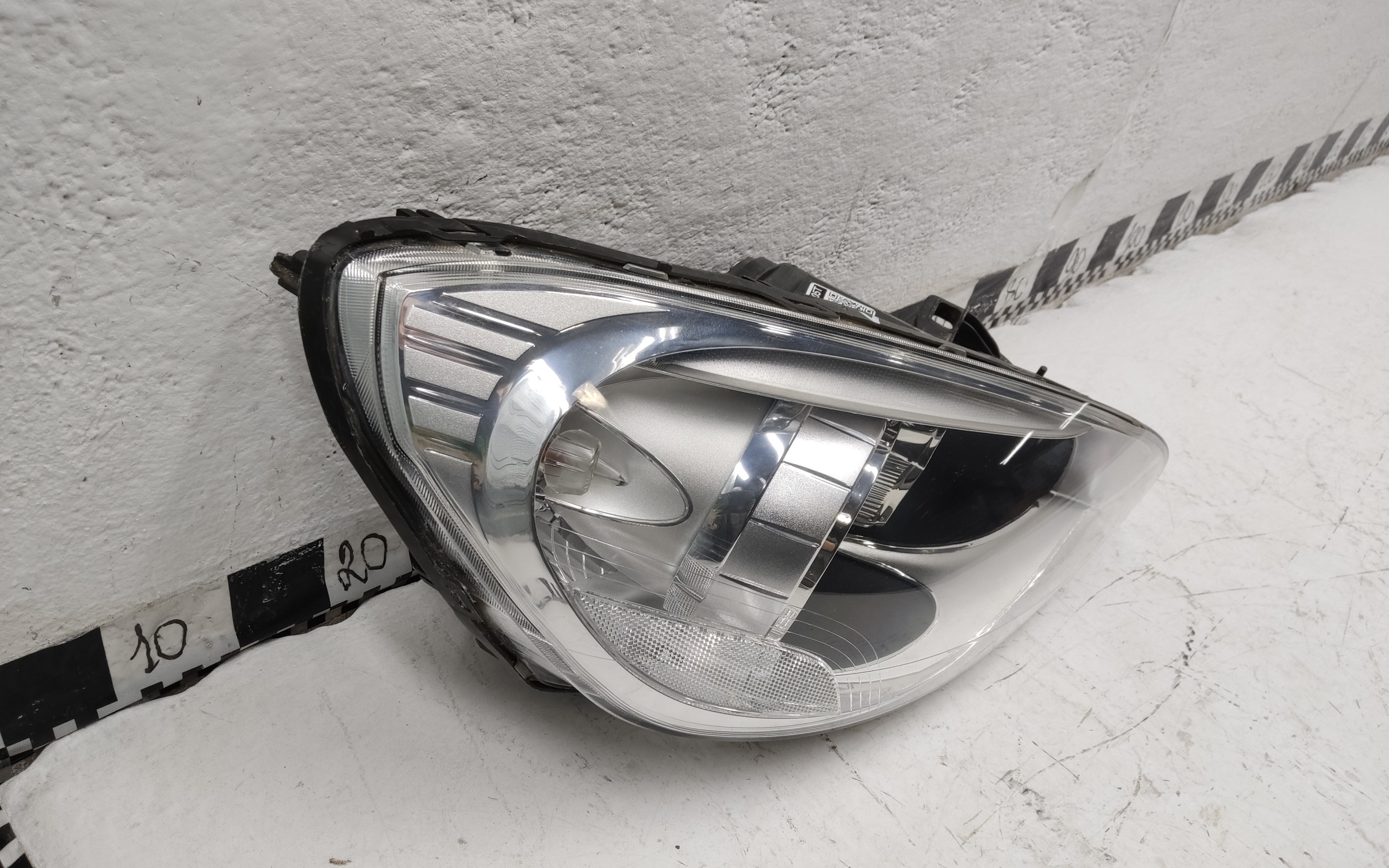 Фара передняя правая Volvo S60 2 галоген