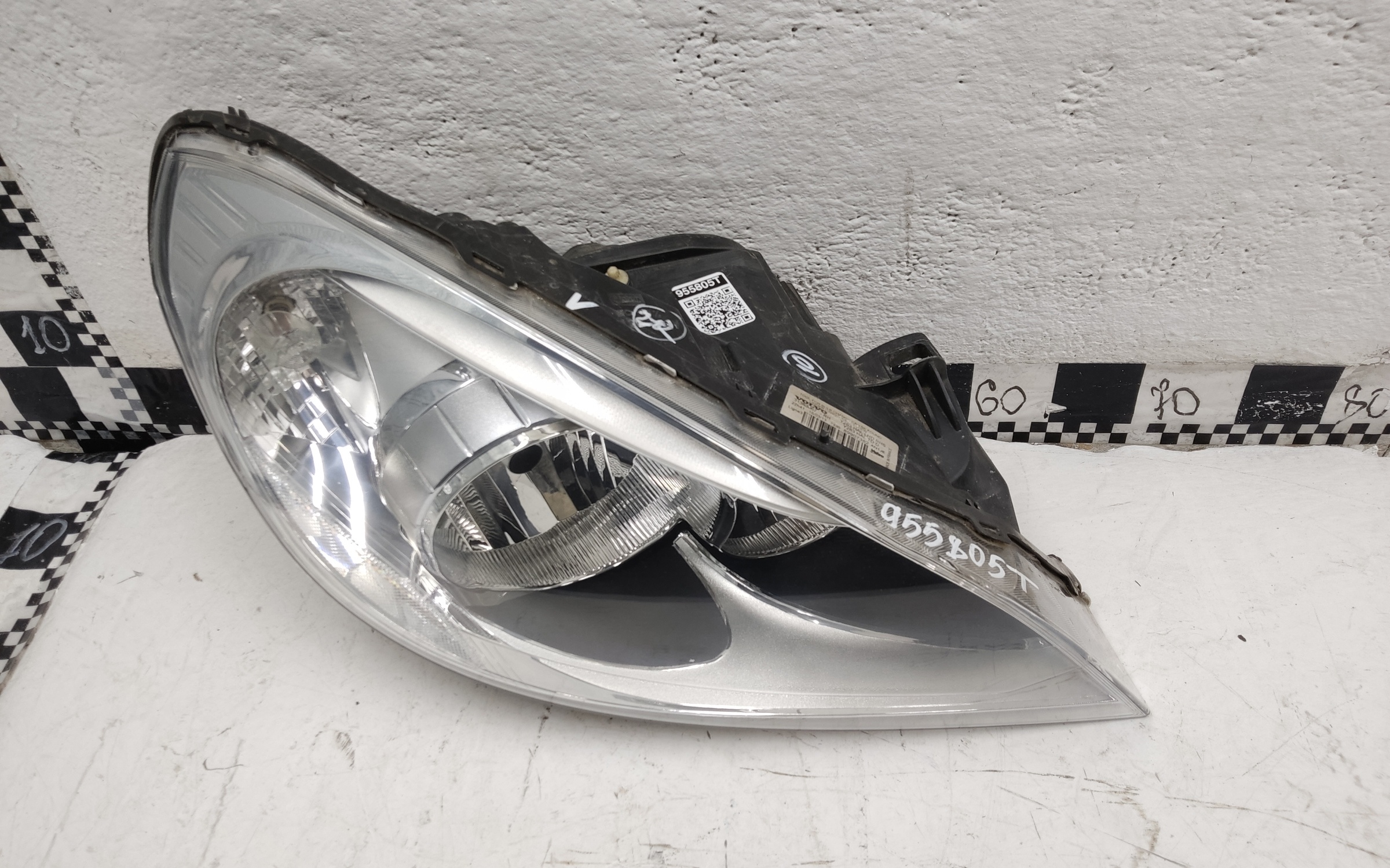 Фара передняя правая Volvo S60 2 галоген