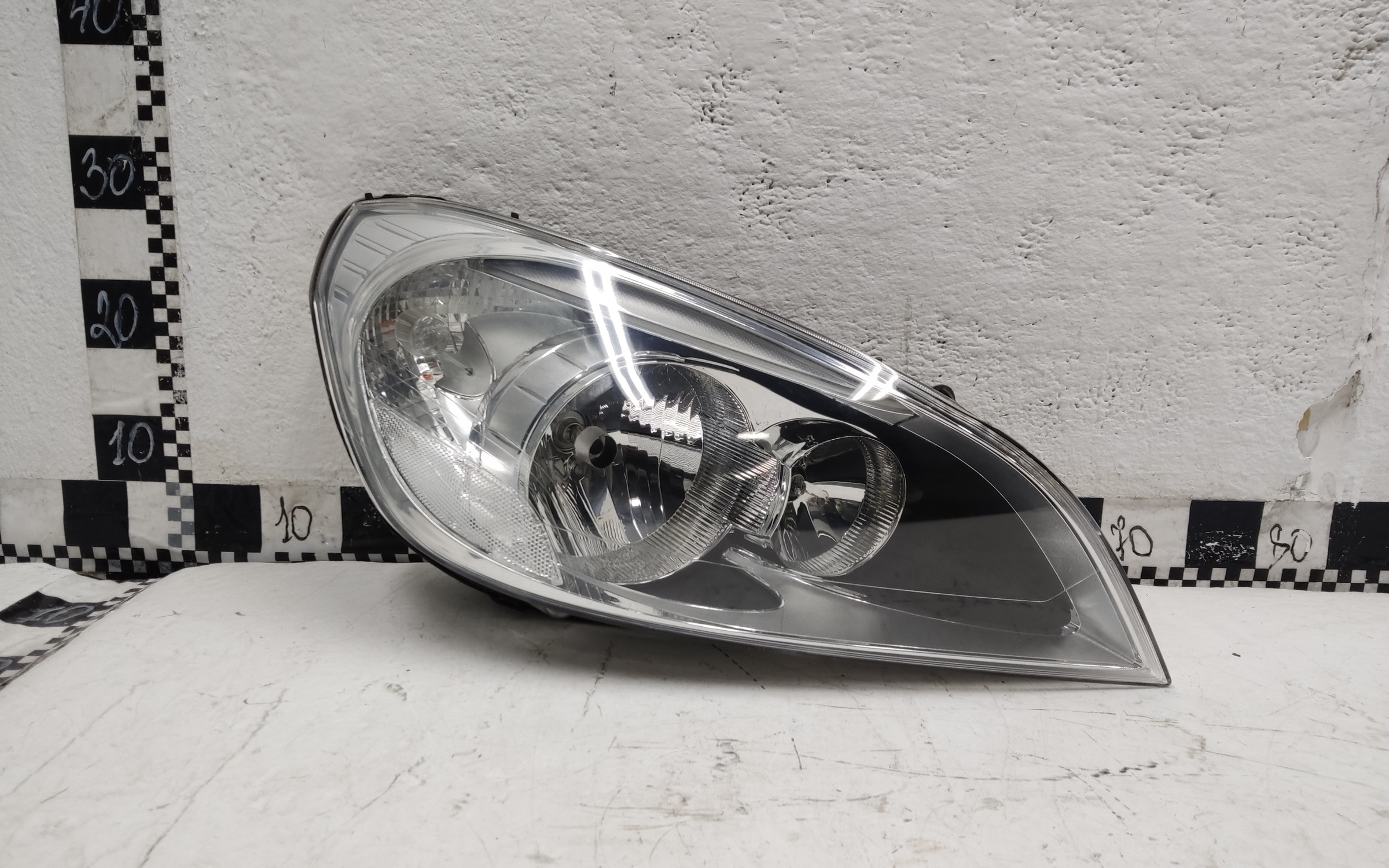 Фара передняя правая Volvo S60 2 галоген