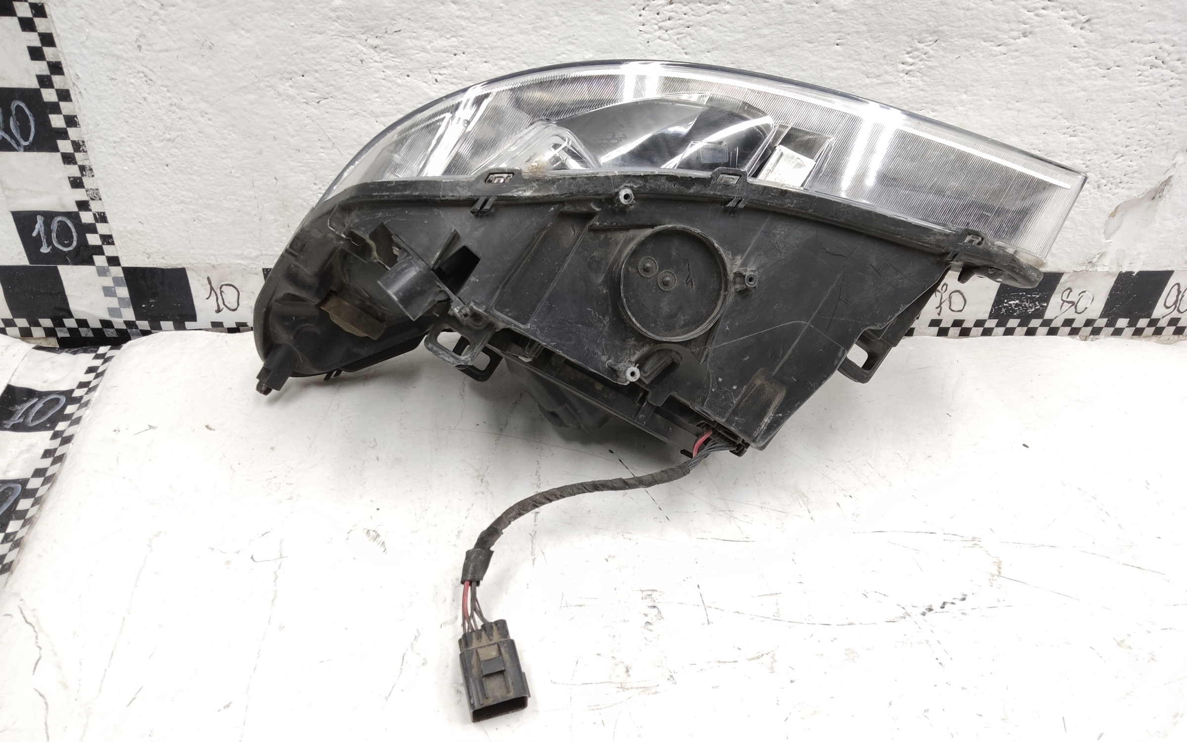 Фара передняя правая Volvo S60 2 галоген