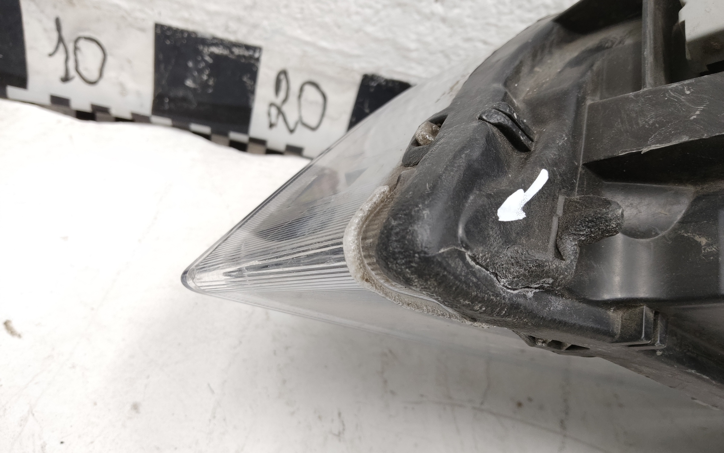 Фара передняя правая Volvo S60 2 галоген