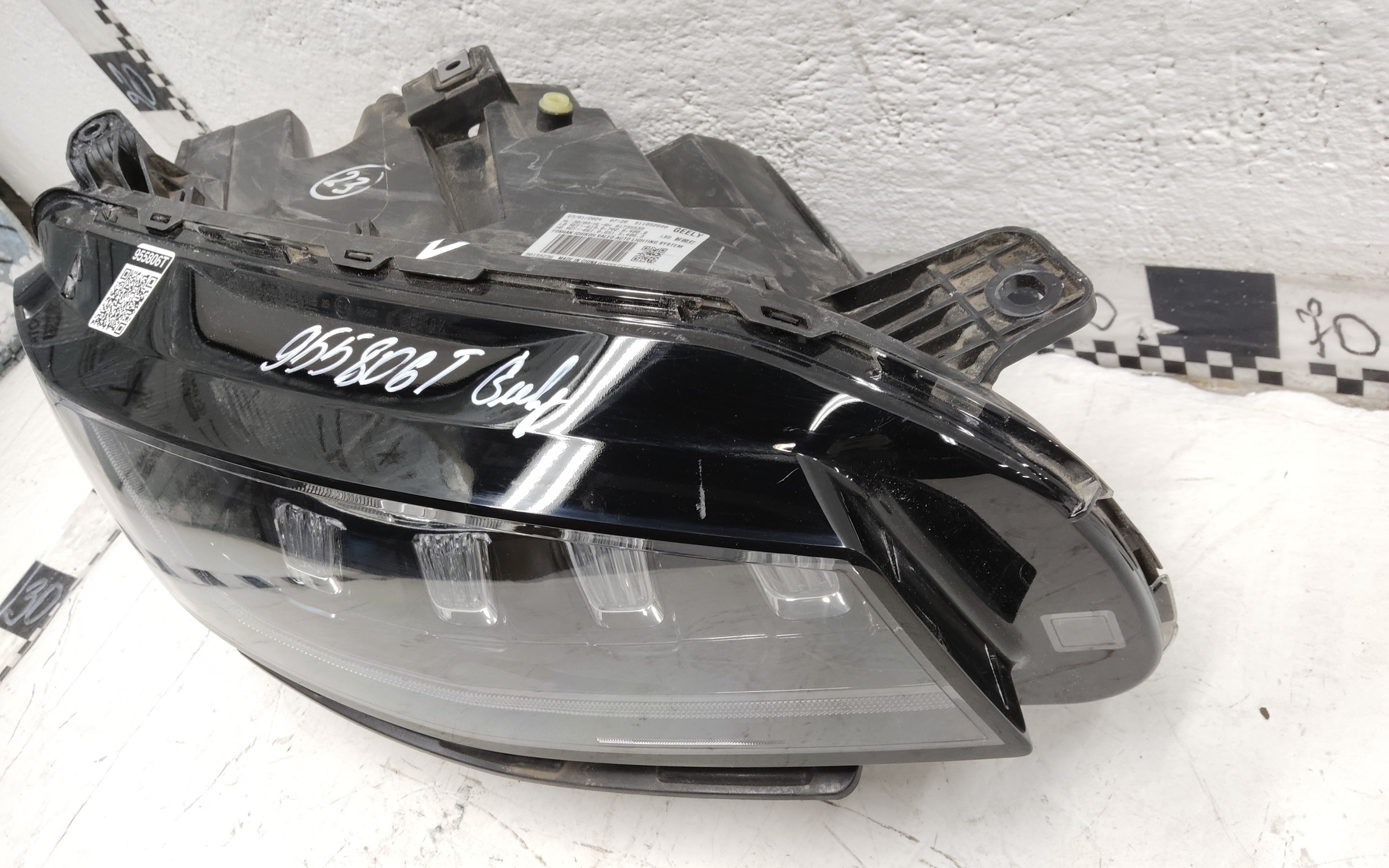 Фара передняя правая Geely Atlas Pro