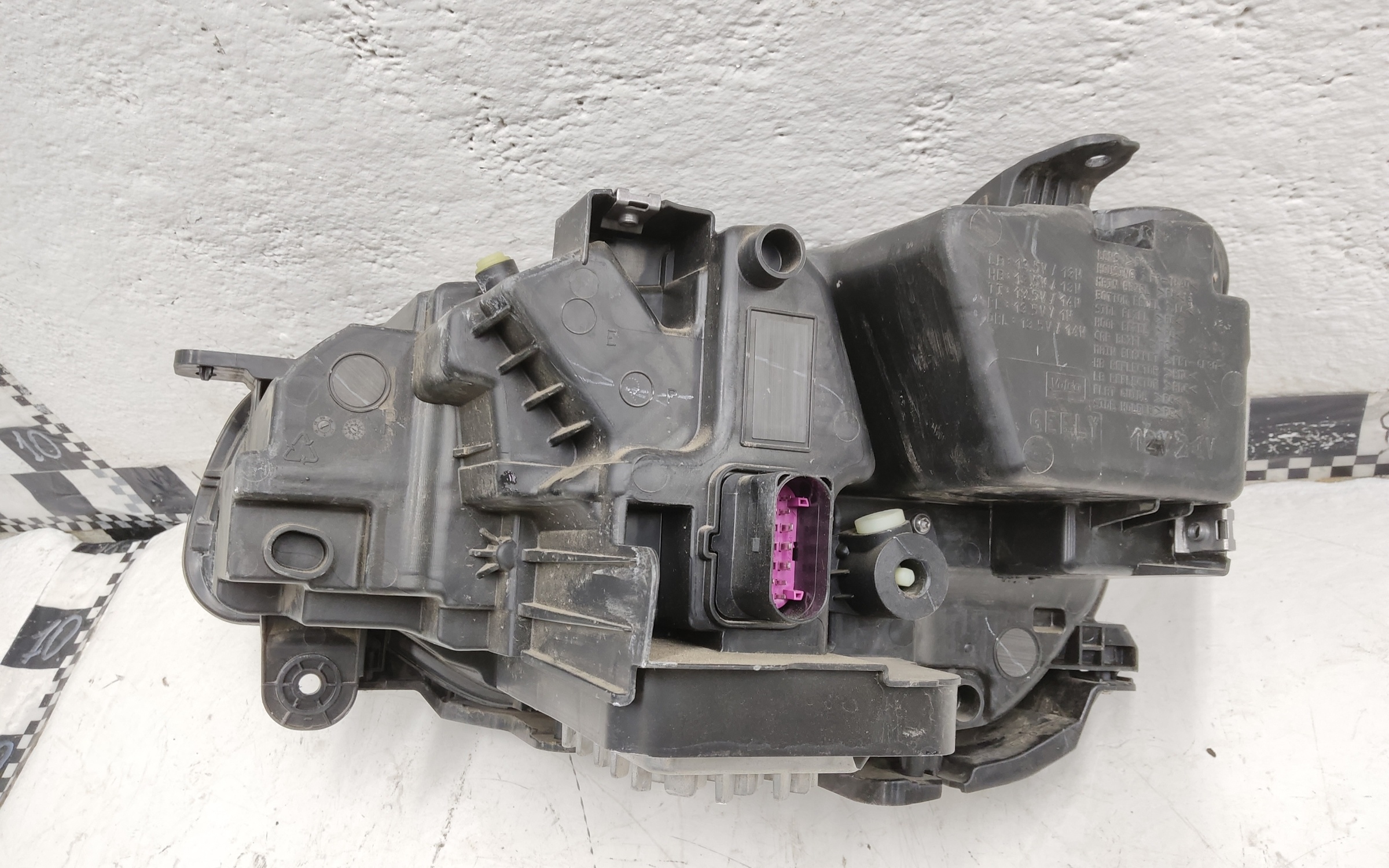 Фара передняя правая Geely Atlas Pro