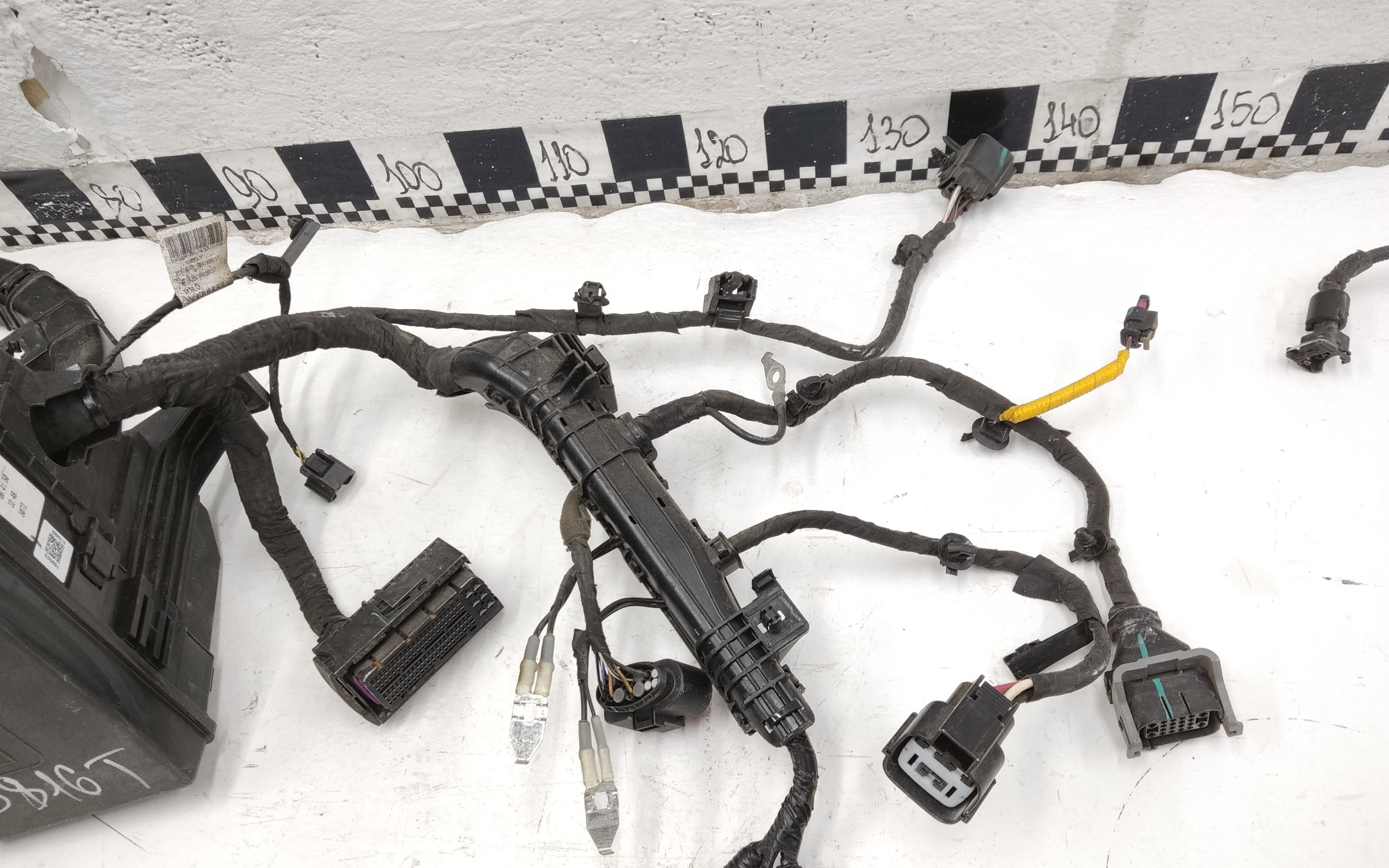 Проводка моторного отсека Geely Coolray