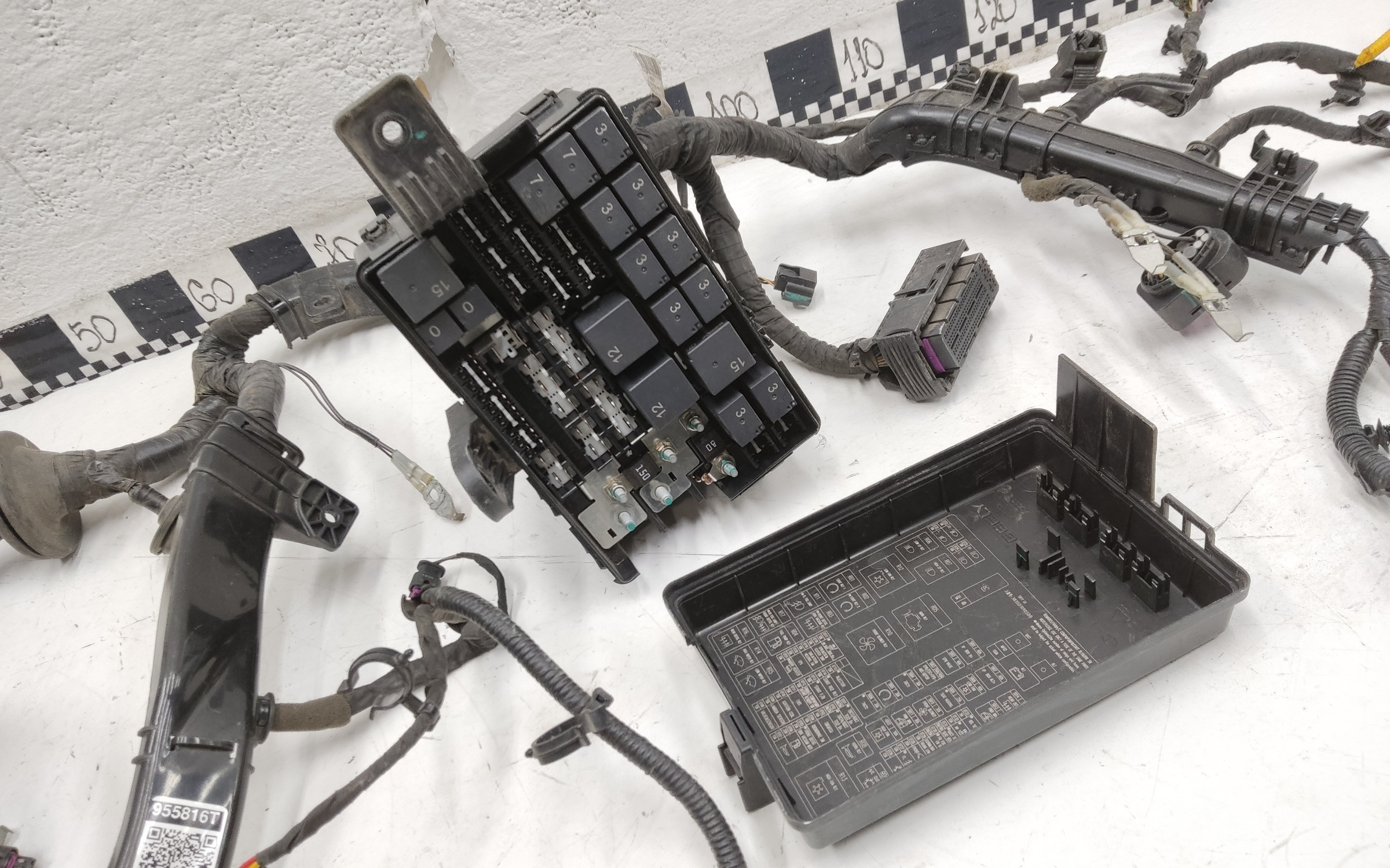 Проводка моторного отсека Geely Coolray