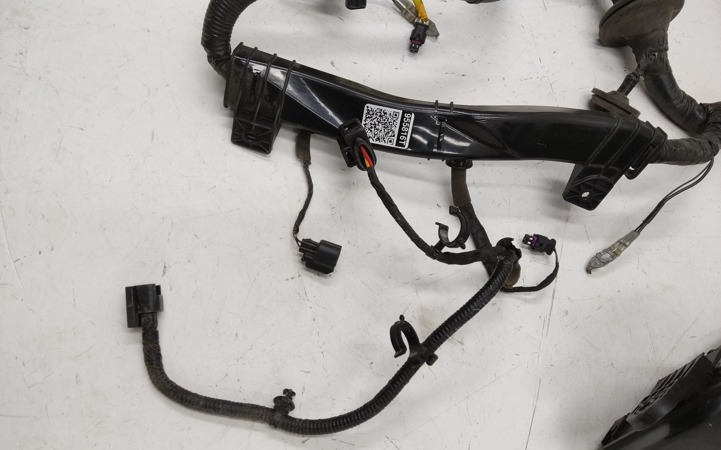 Проводка моторного отсека Geely Coolray