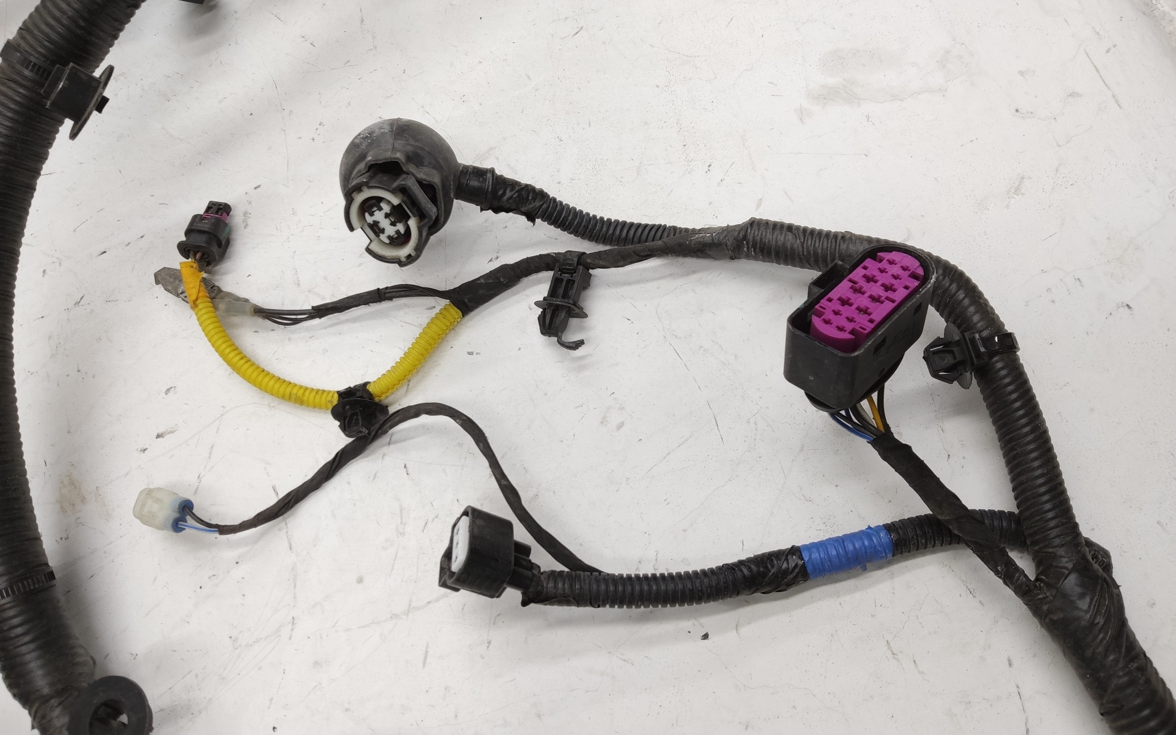 Проводка моторного отсека Geely Coolray