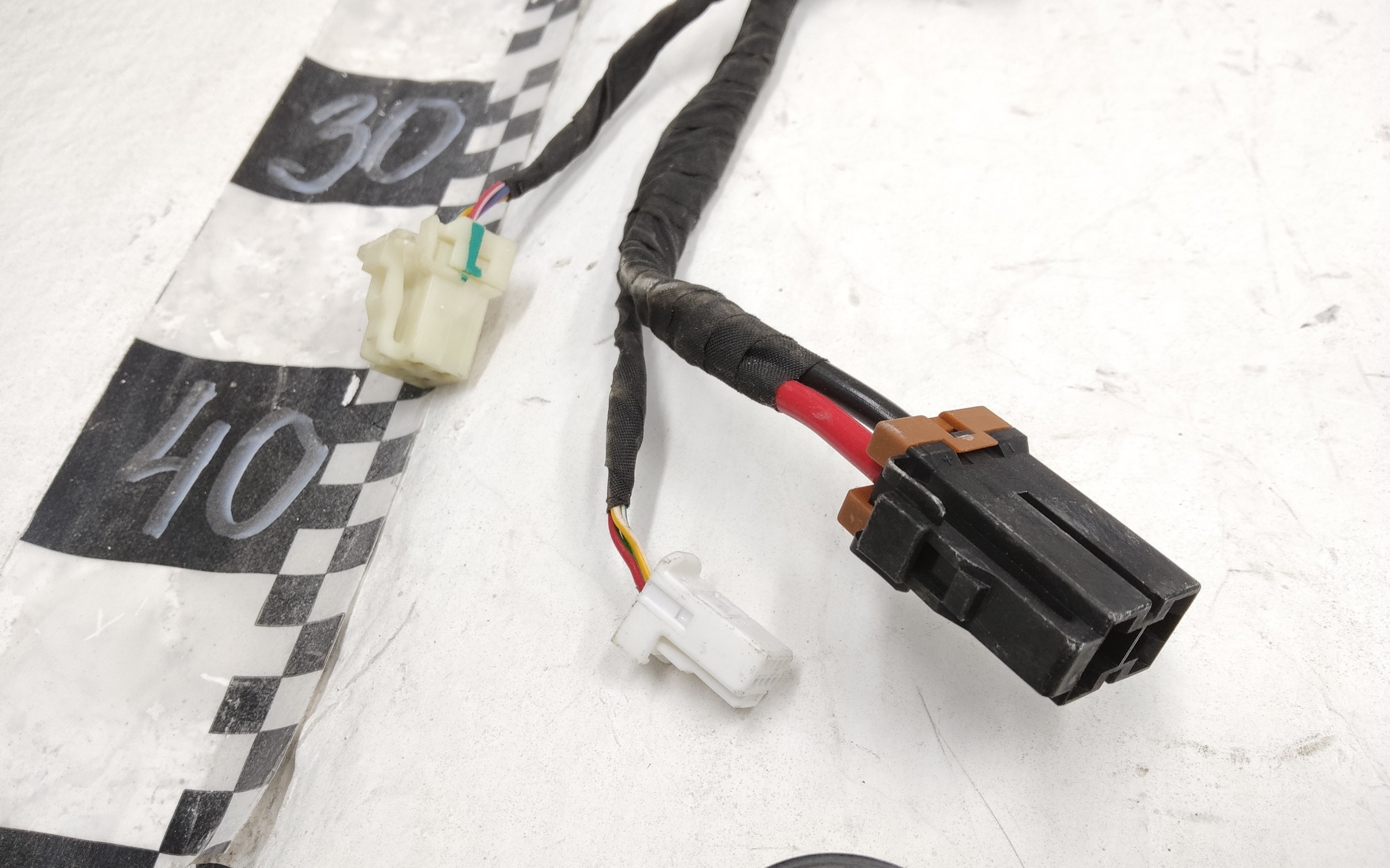 Проводка моторного отсека Geely Coolray