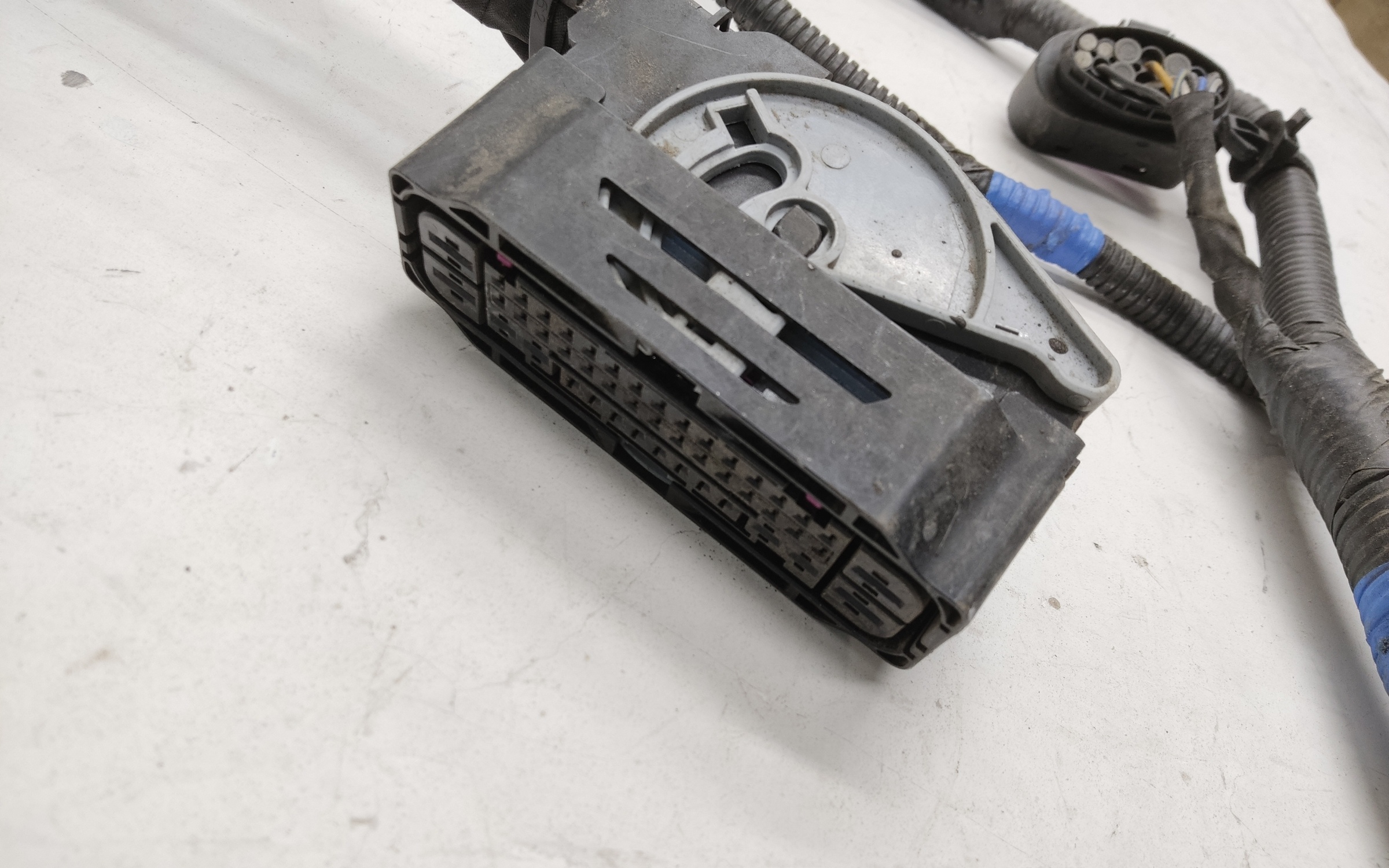 Проводка моторного отсека Geely Coolray