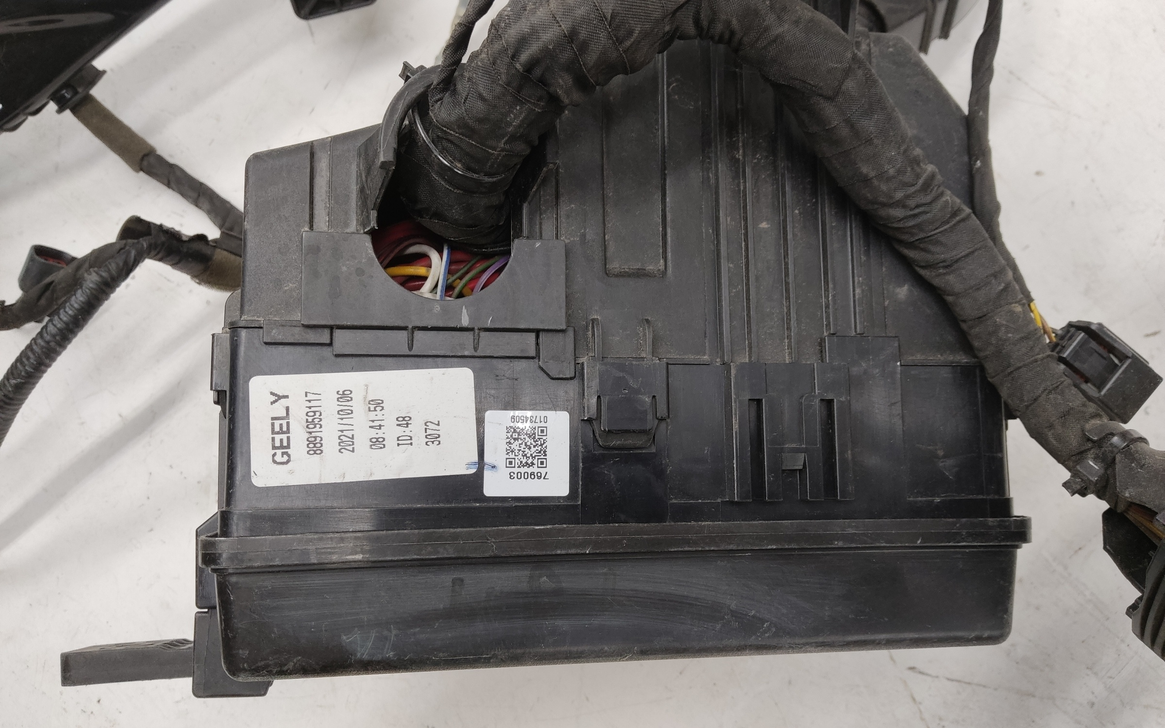 Проводка моторного отсека Geely Coolray