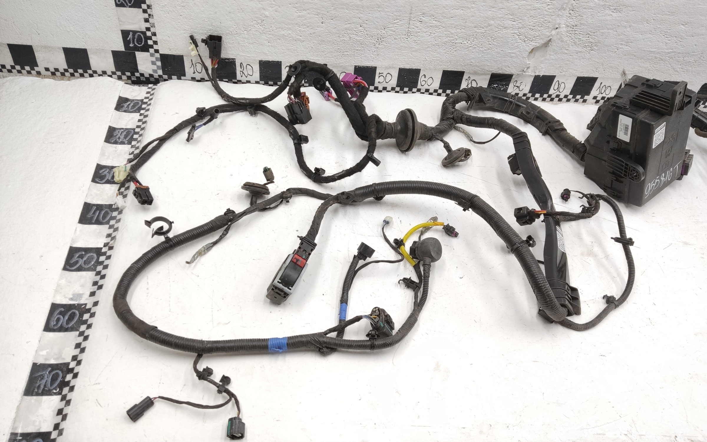 Проводка моторного отсека Geely Coolray