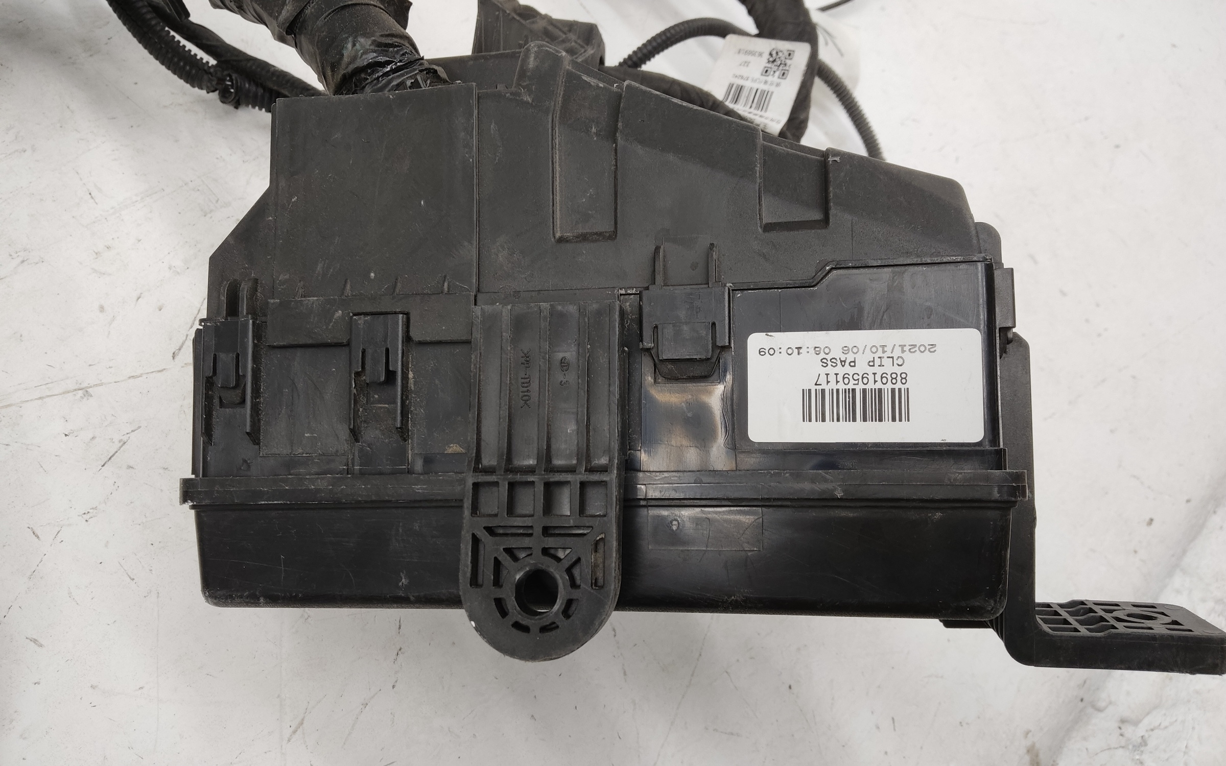 Проводка моторного отсека Geely Coolray