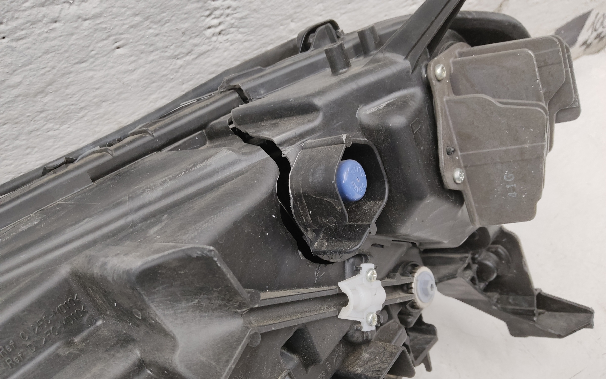 Фара передняя правая Toyota Land Cruiser 300 LED