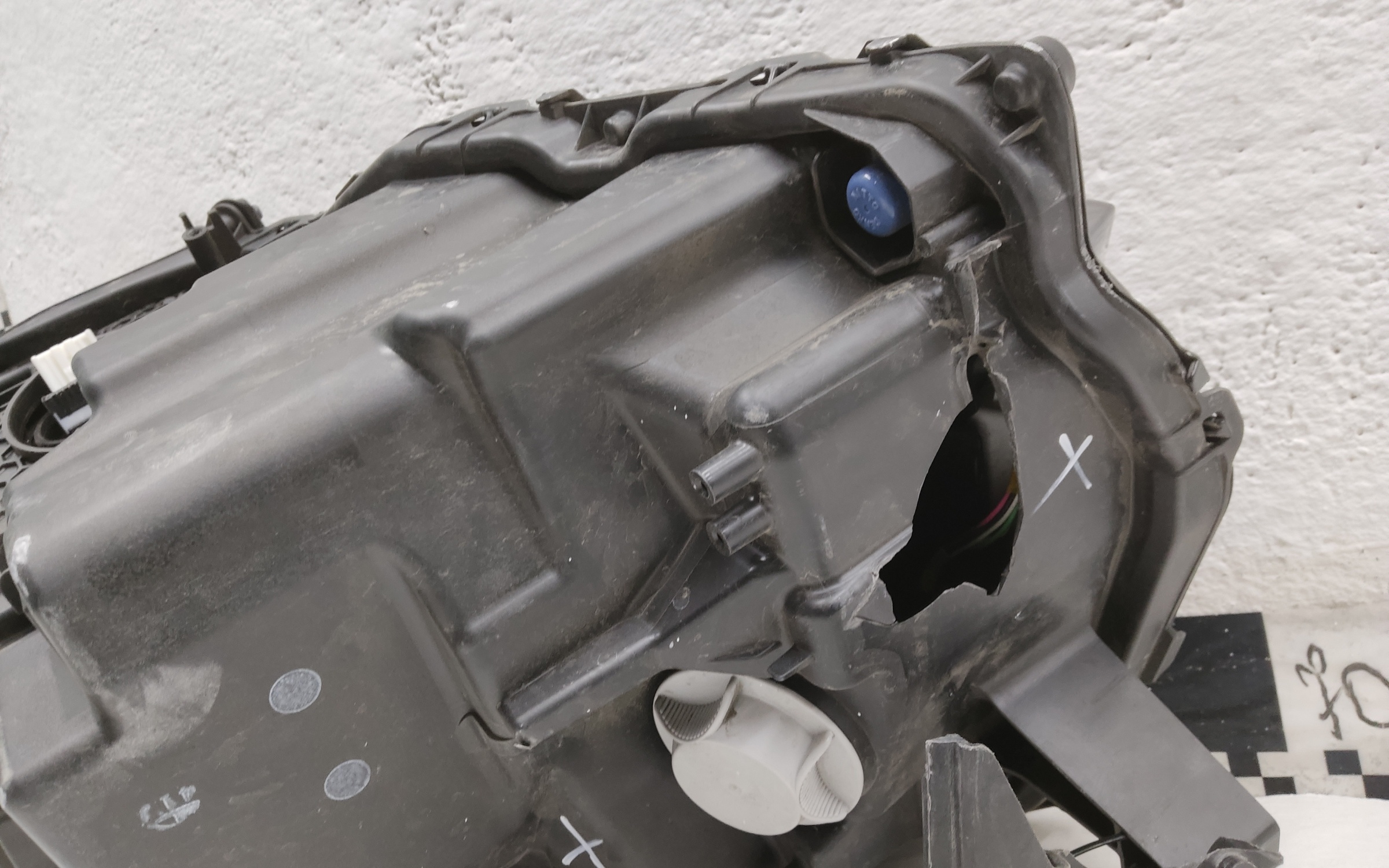 Фара передняя правая Toyota Land Cruiser 300 LED