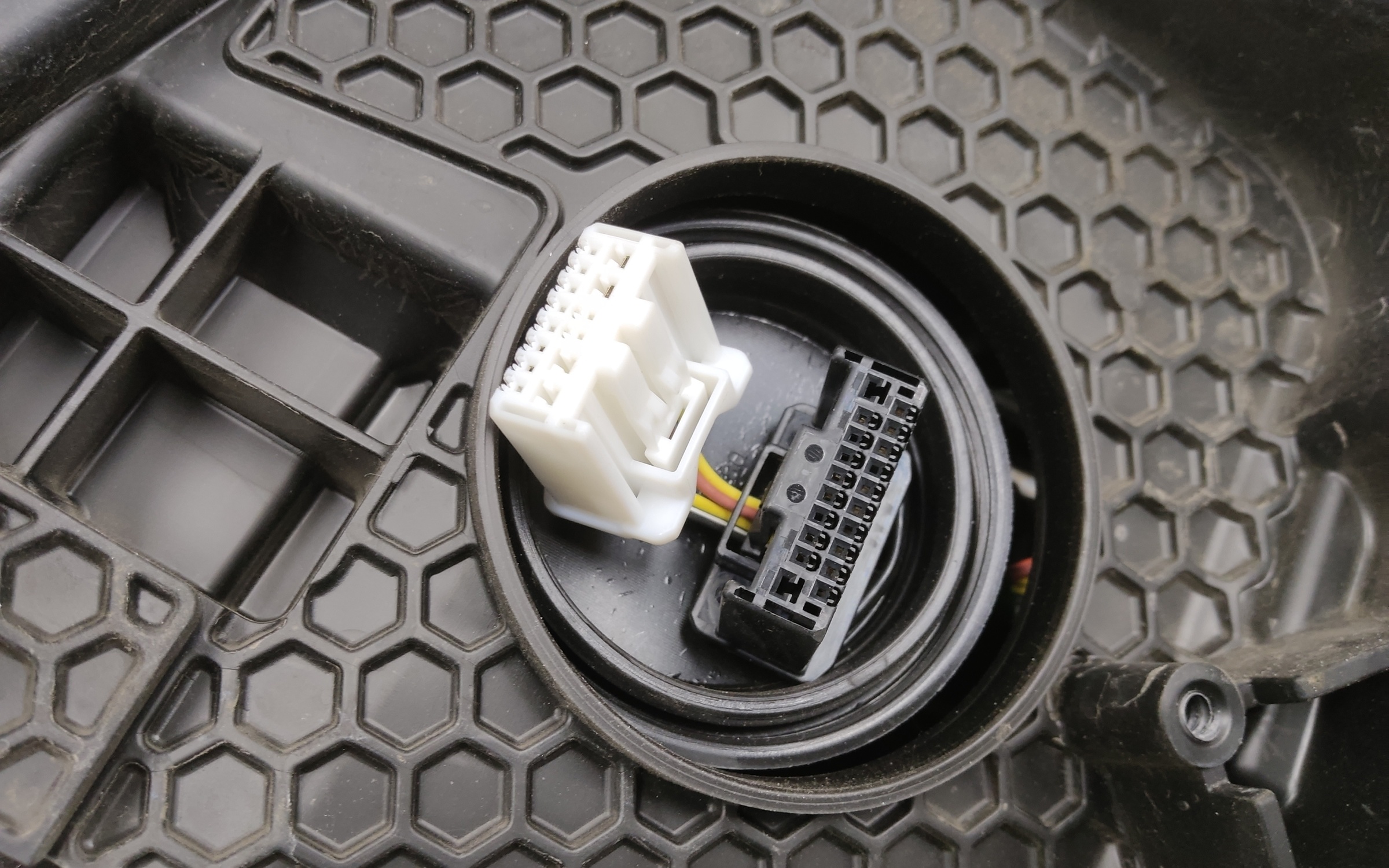 Фара передняя правая Toyota Land Cruiser 300 LED