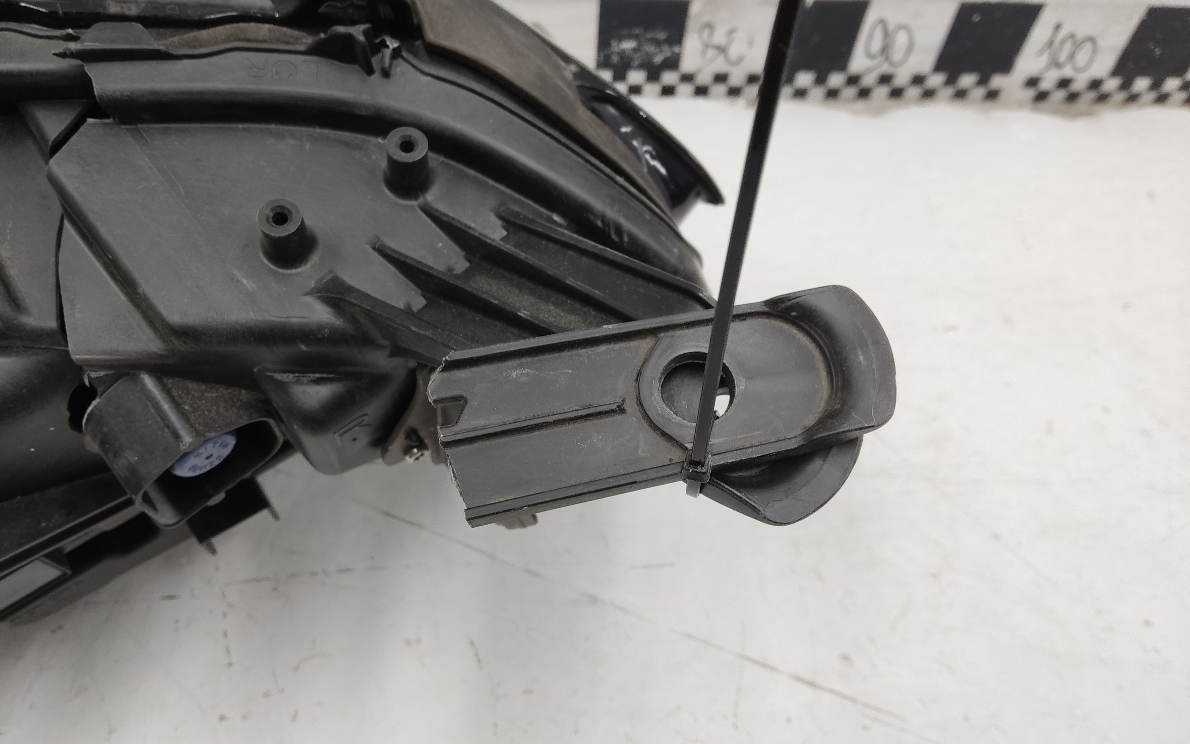 Фара передняя правая Toyota Land Cruiser 300 LED