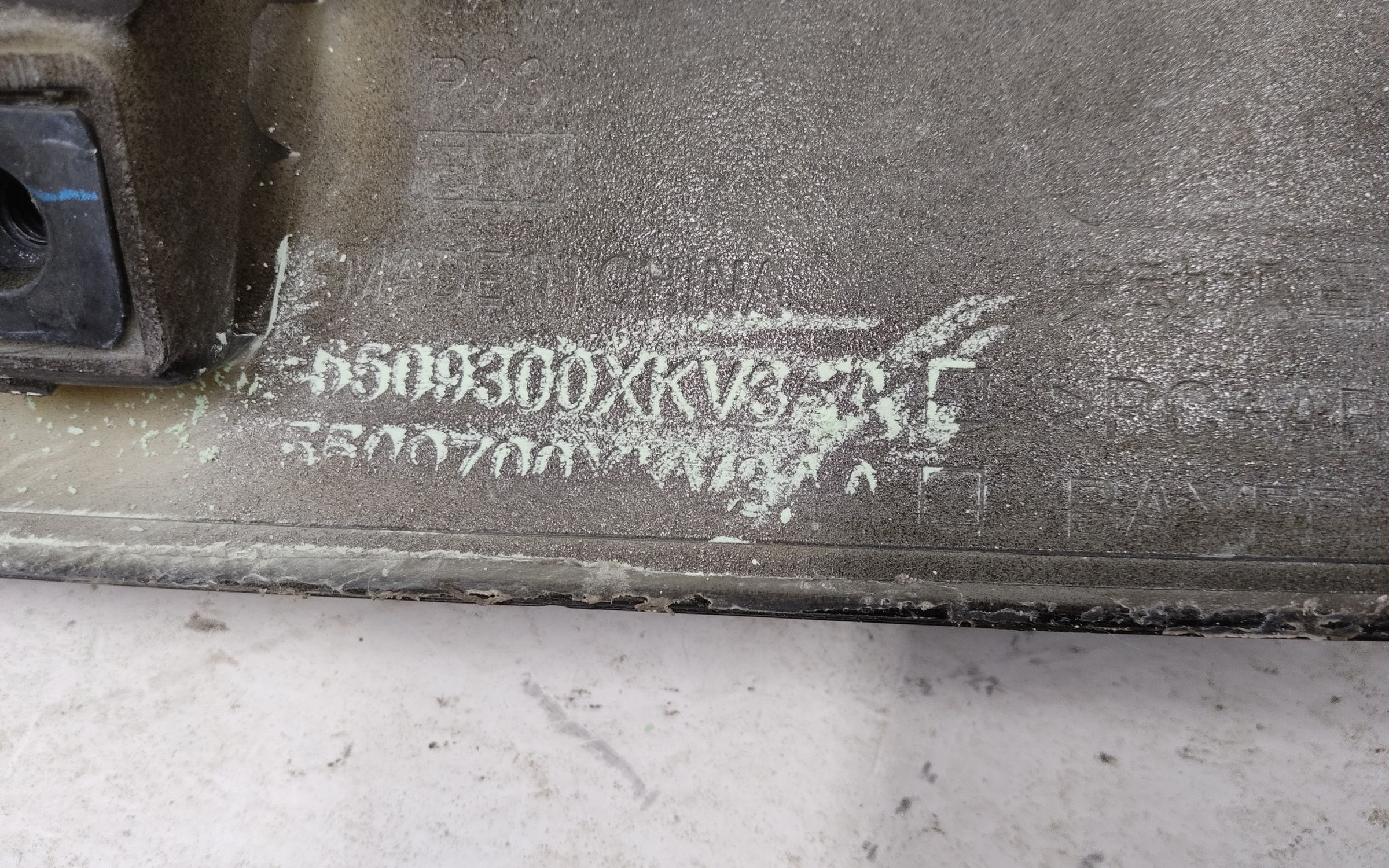 Накладка капота Tank 500 черная