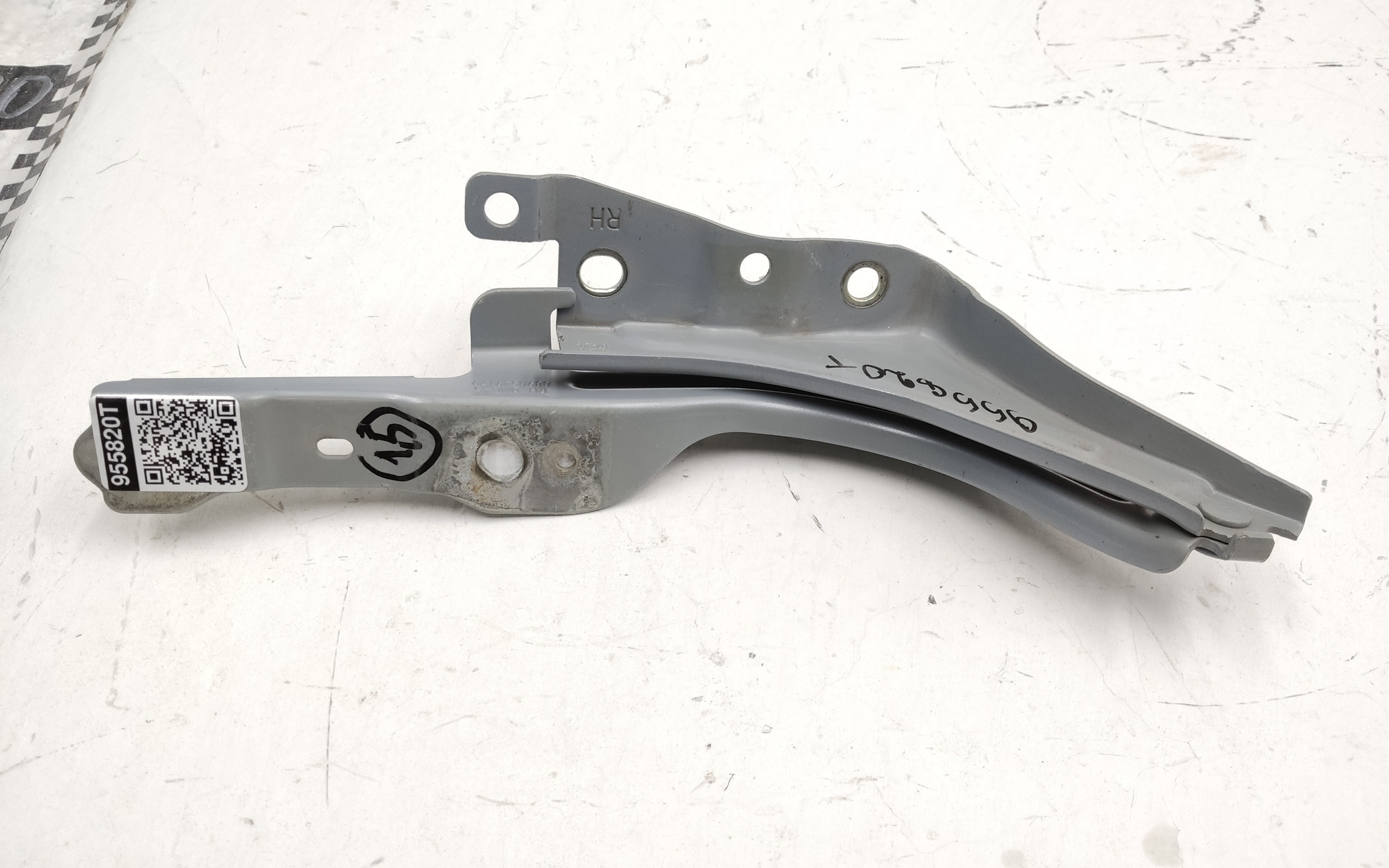 Петля капота правая Geely Tugella