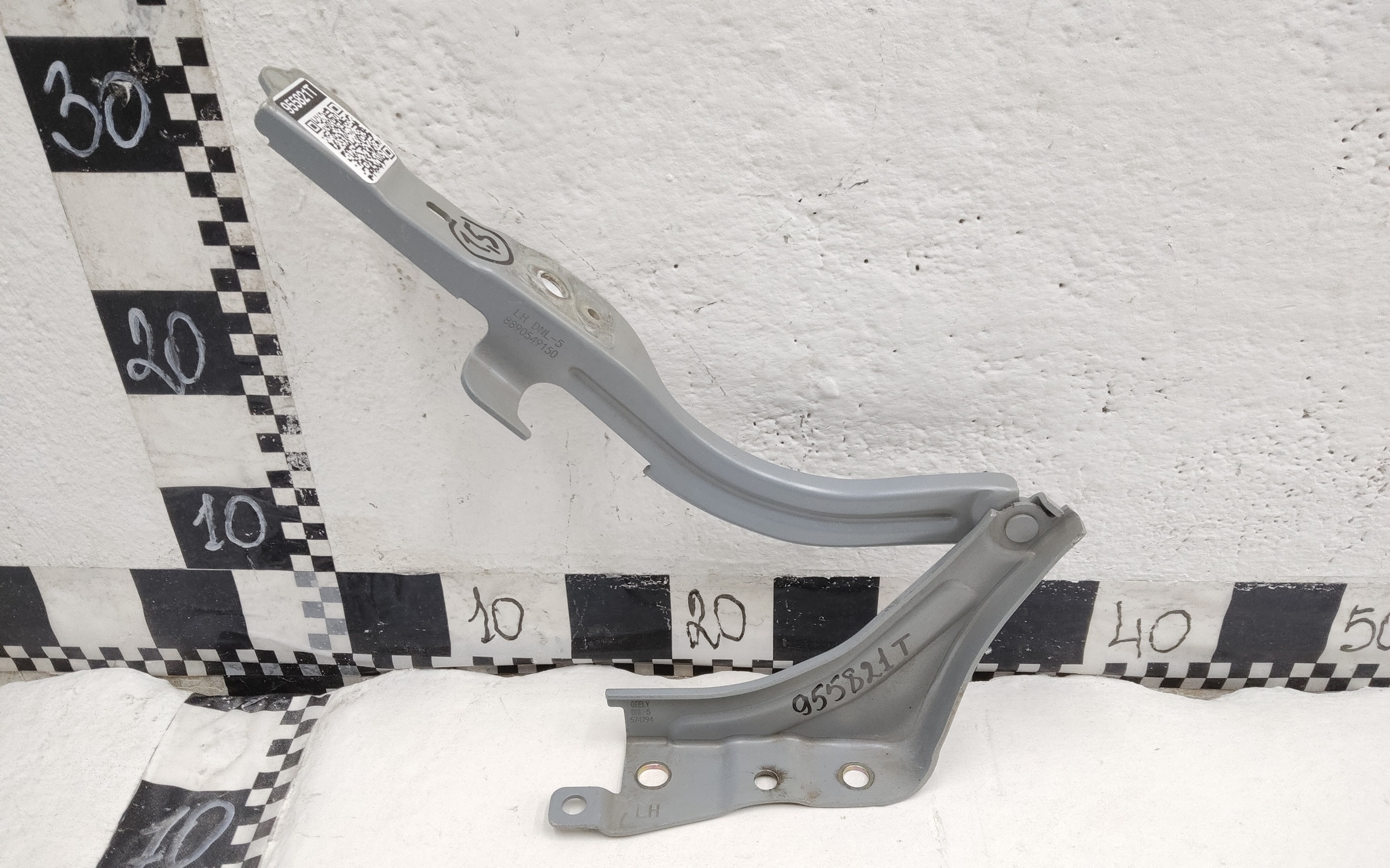 Петля капота левая Geely Tugella