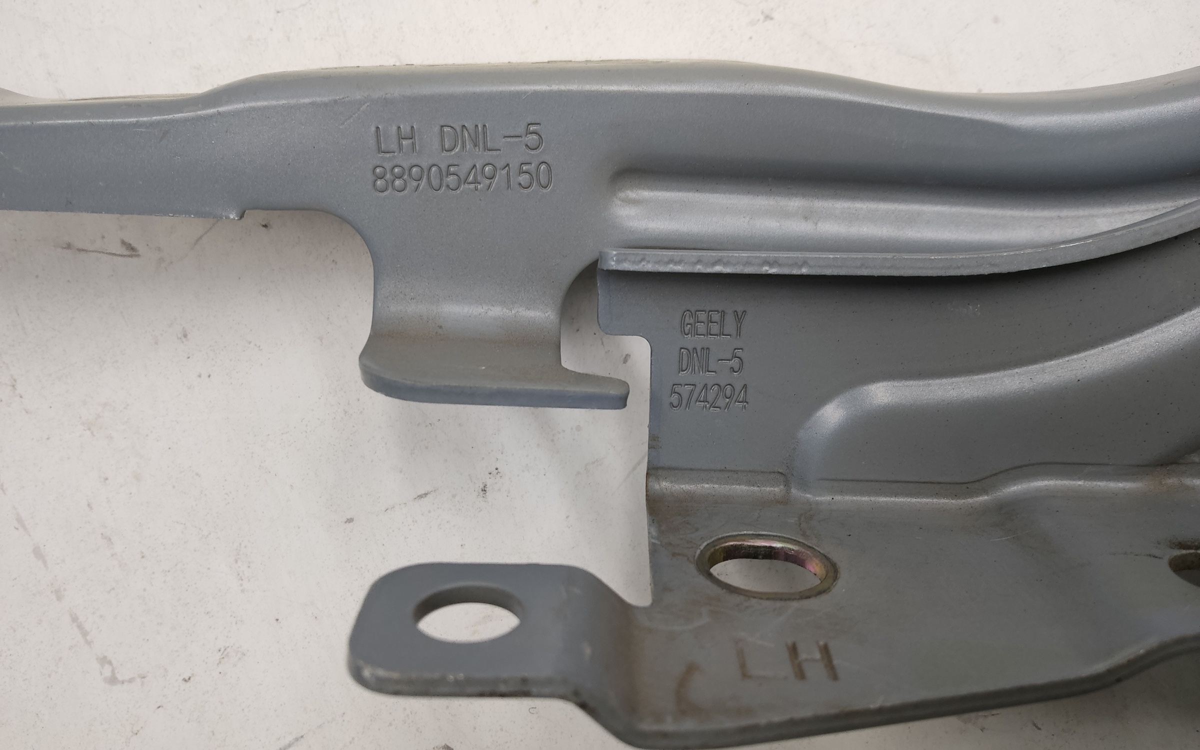 Петля капота левая Geely Tugella