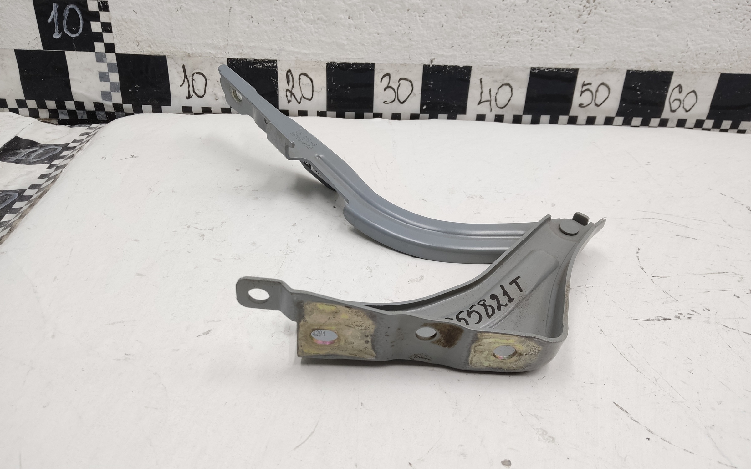 Петля капота левая Geely Tugella