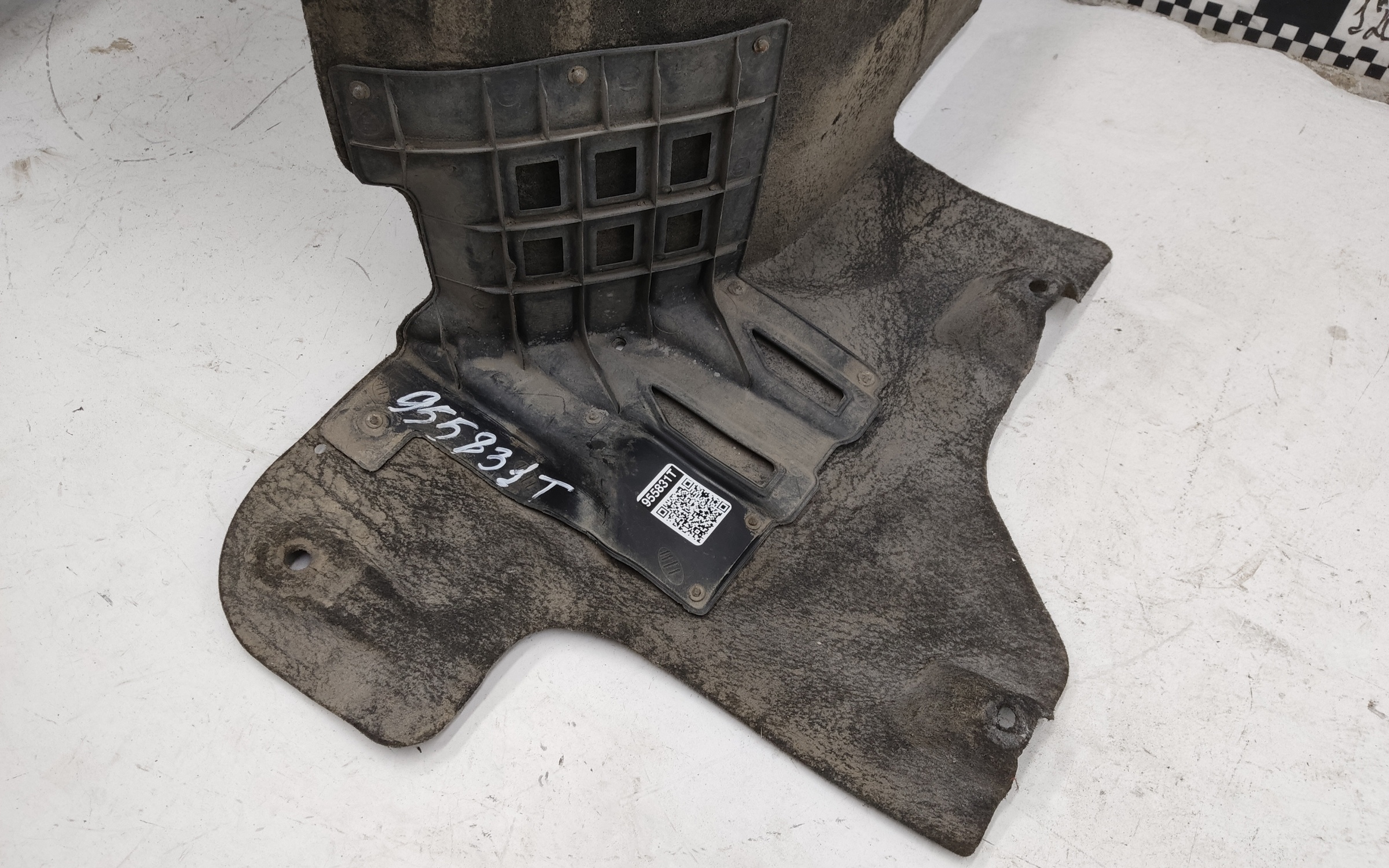 Подкрылок передний правый Kia K900 2