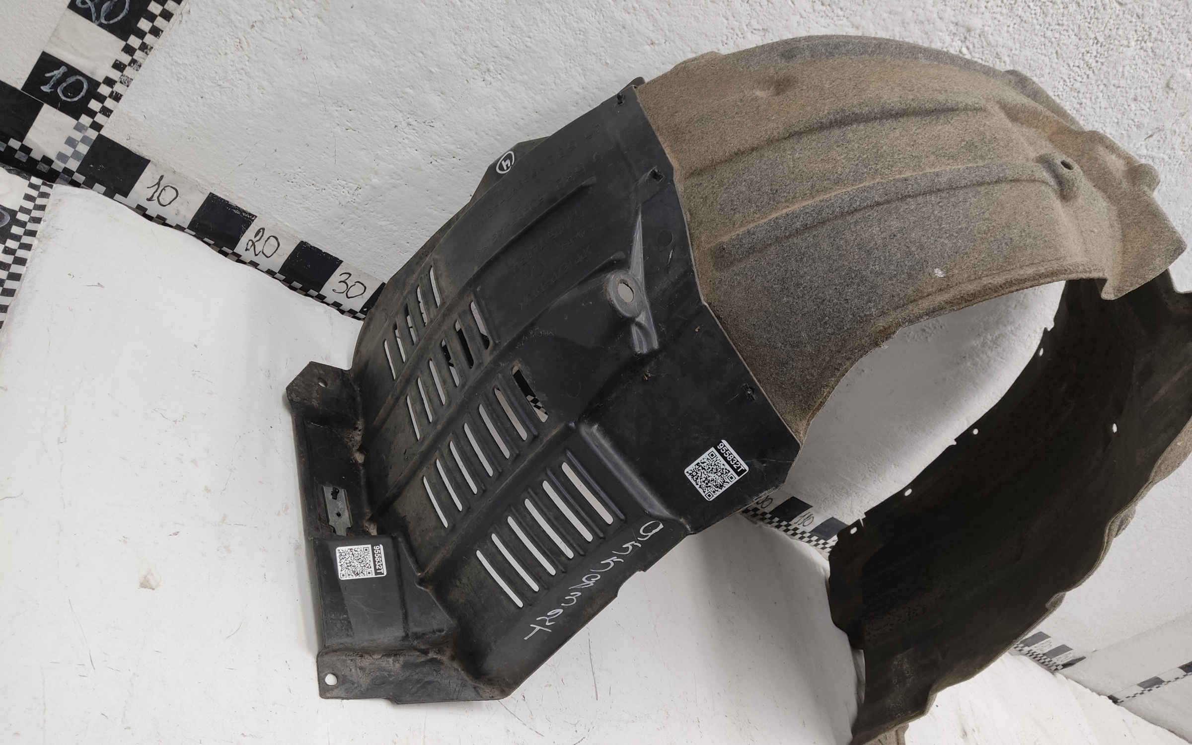 Подкрылок передний правый Lexus RX 4