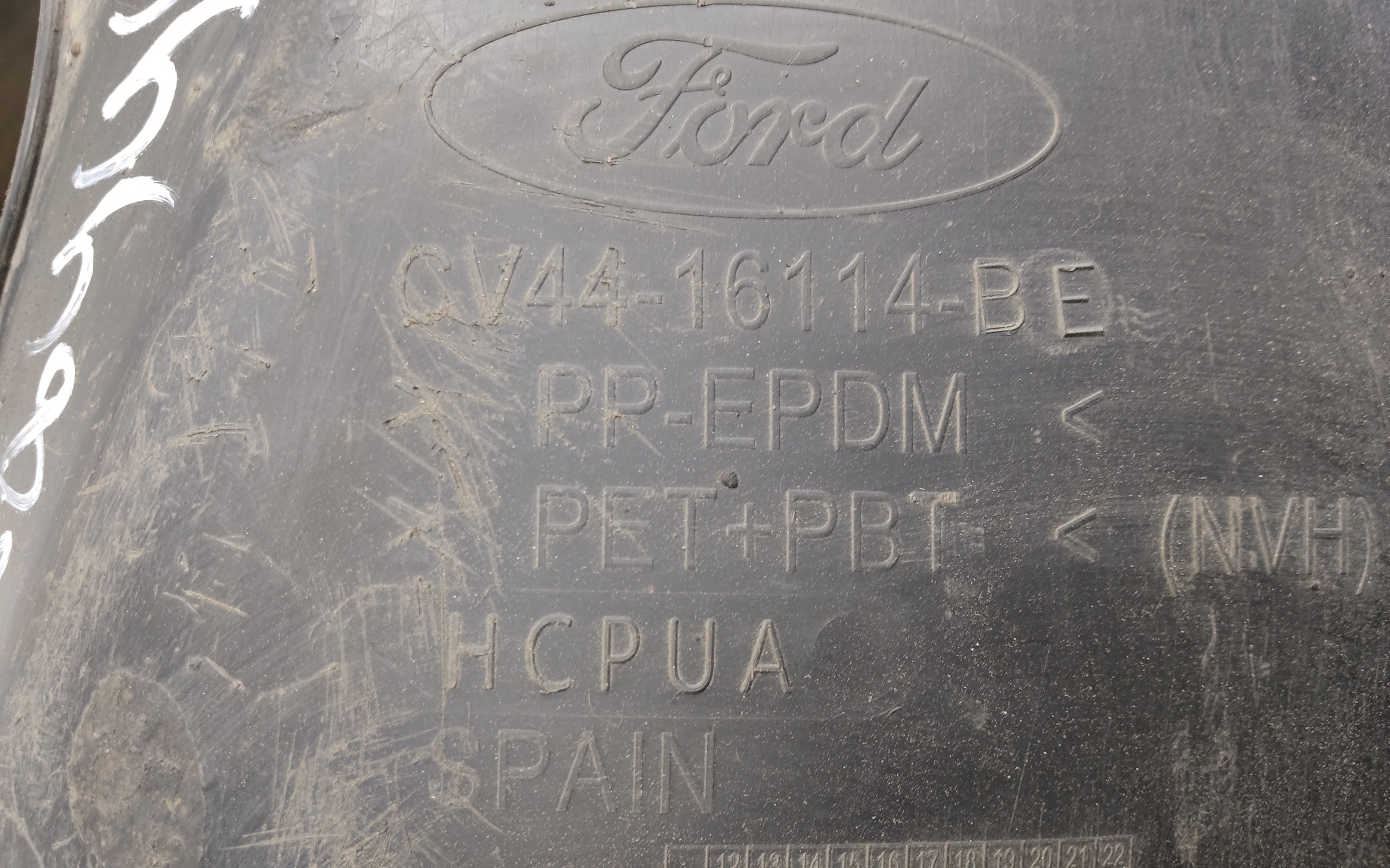 Подкрылок передний правый Ford Kuga 2