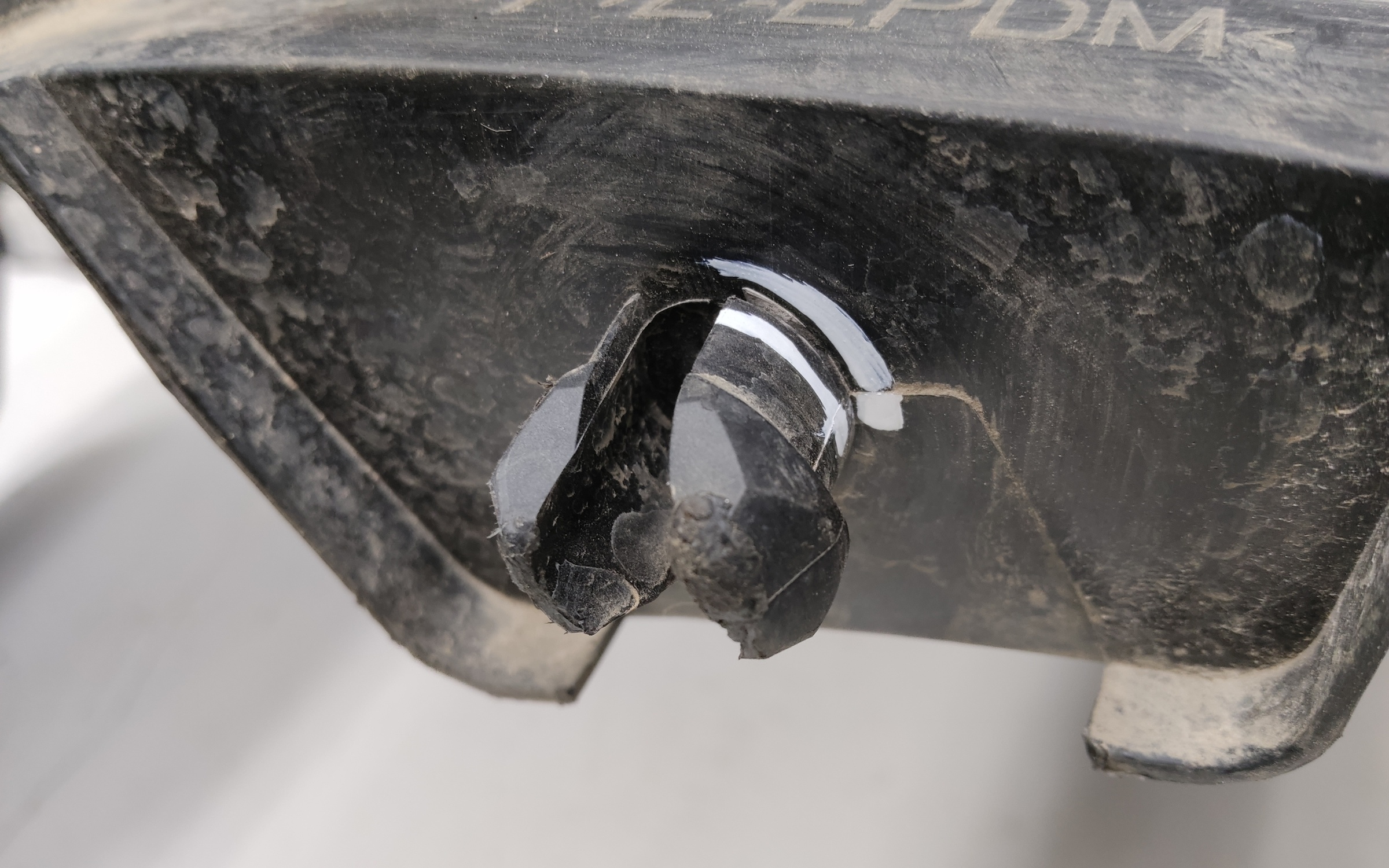 Подкрылок передний левый Renault Duster 2