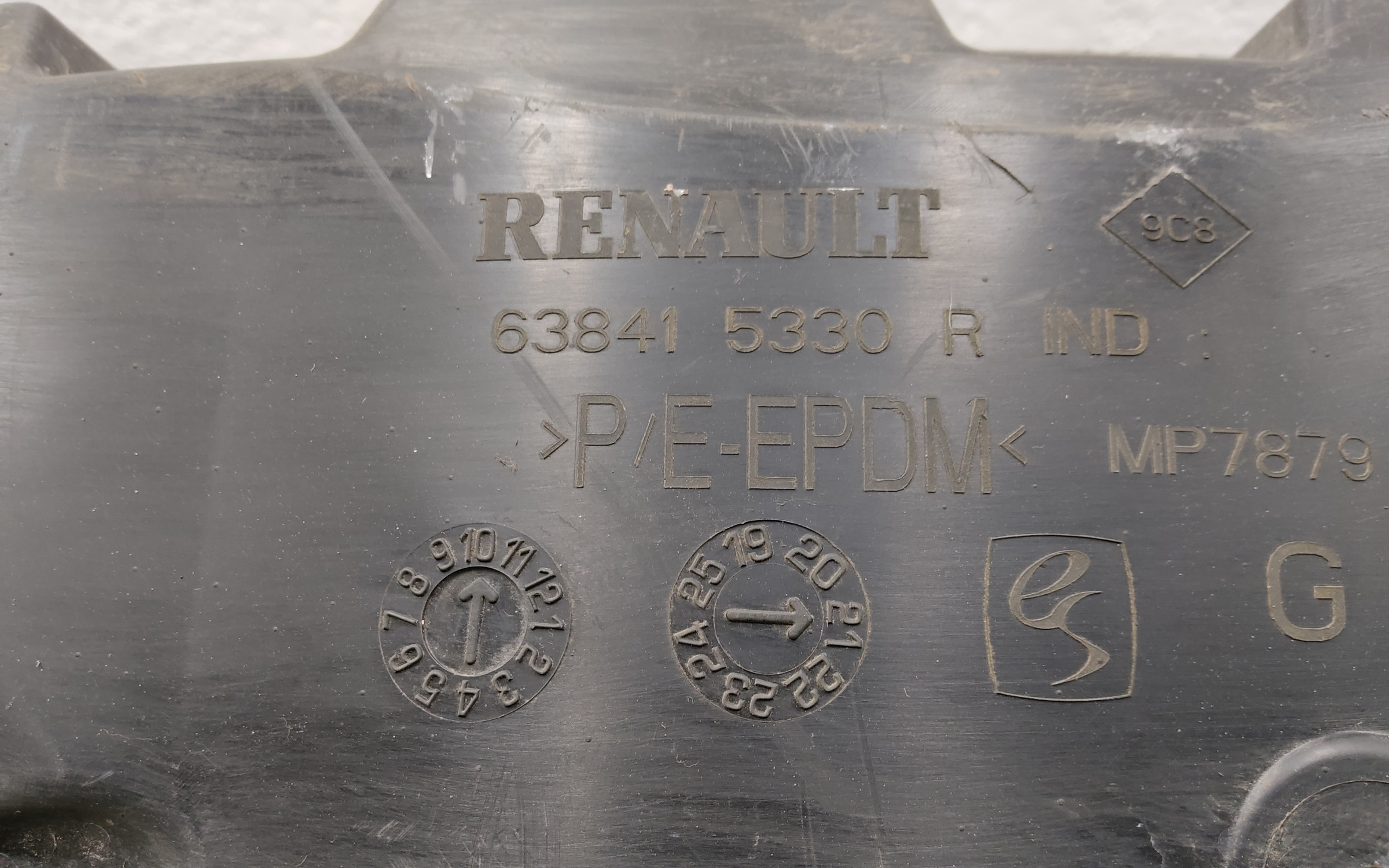 Подкрылок передний левый Renault Duster 2