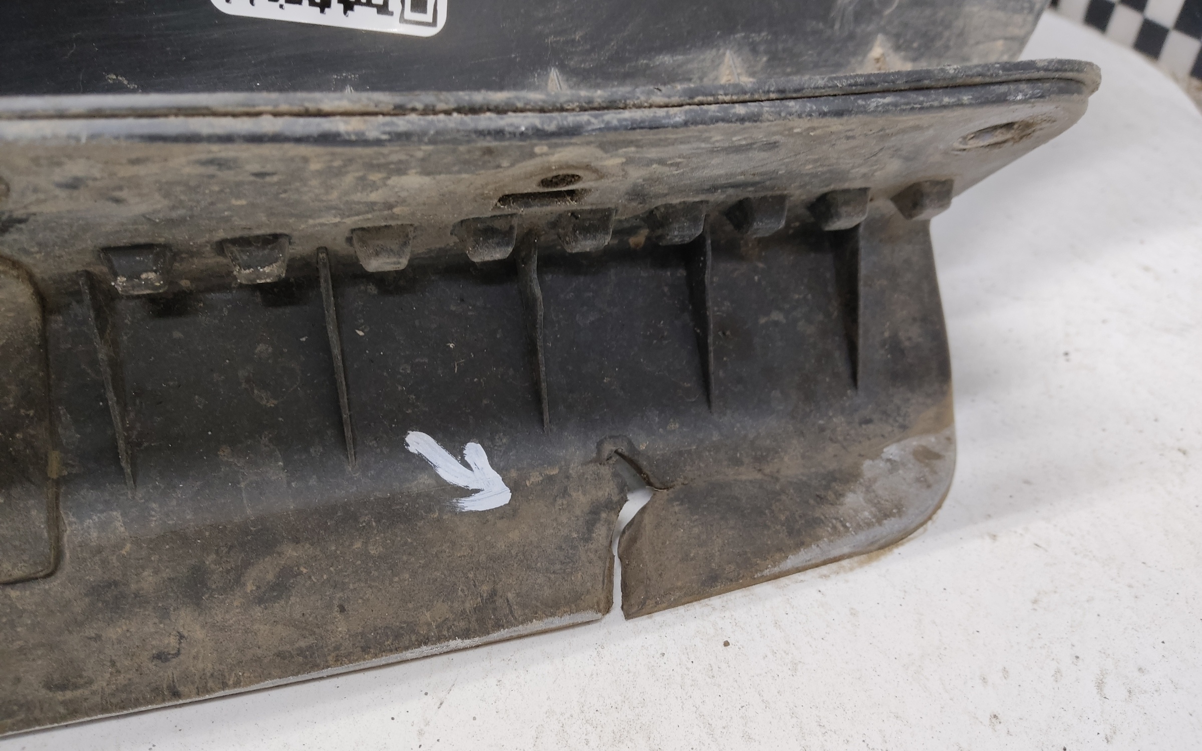 Подкрылок передний левый Geely Atlas 2