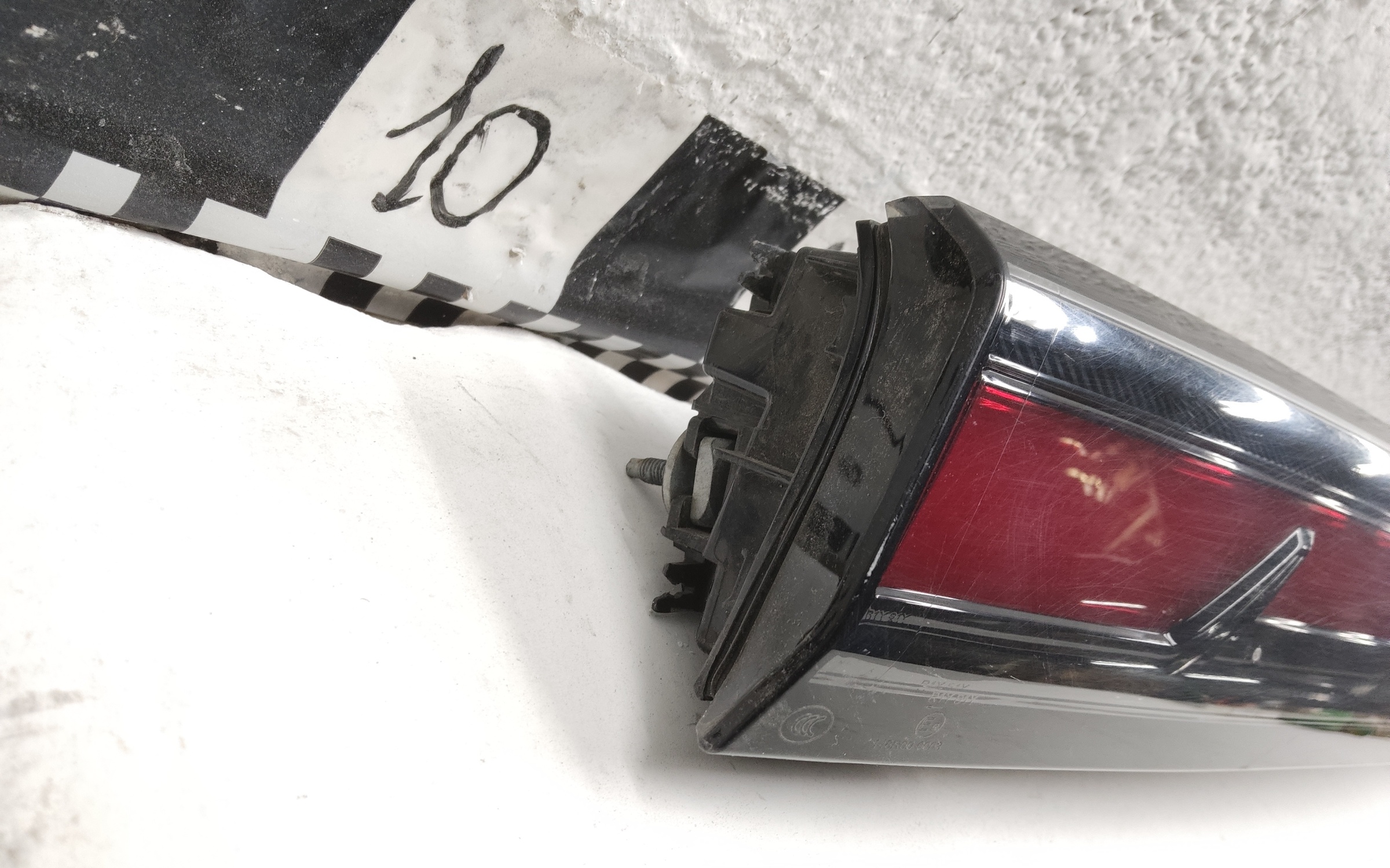 Фонарь центральный крышки багажника Geely Atlas 2