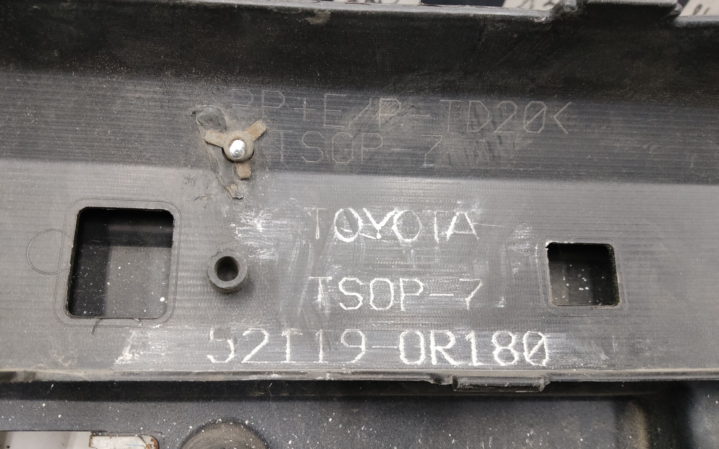 Бампер передний Toyota RAV4 CA40 Restail