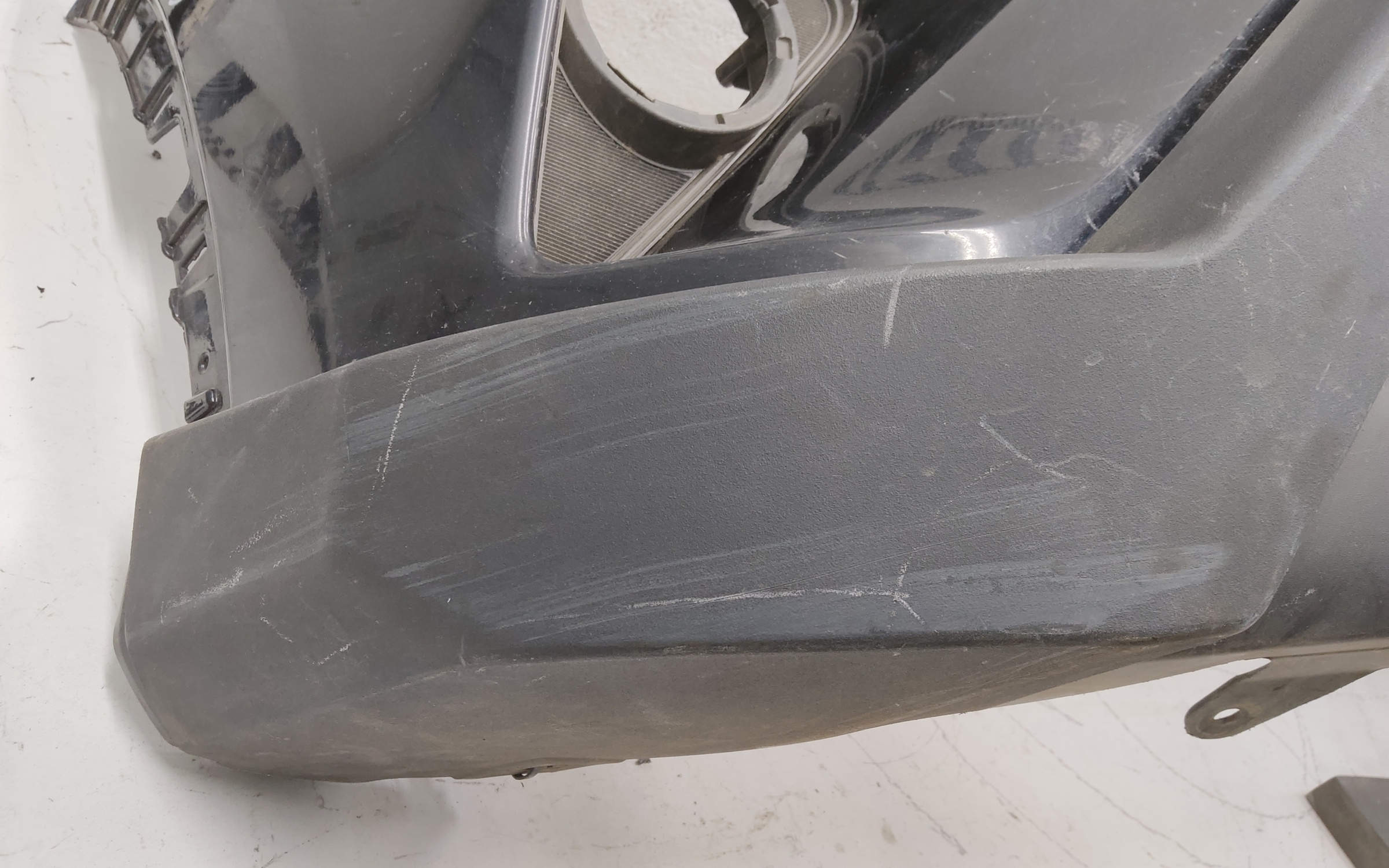 Бампер передний Toyota RAV4 CA40 Restail